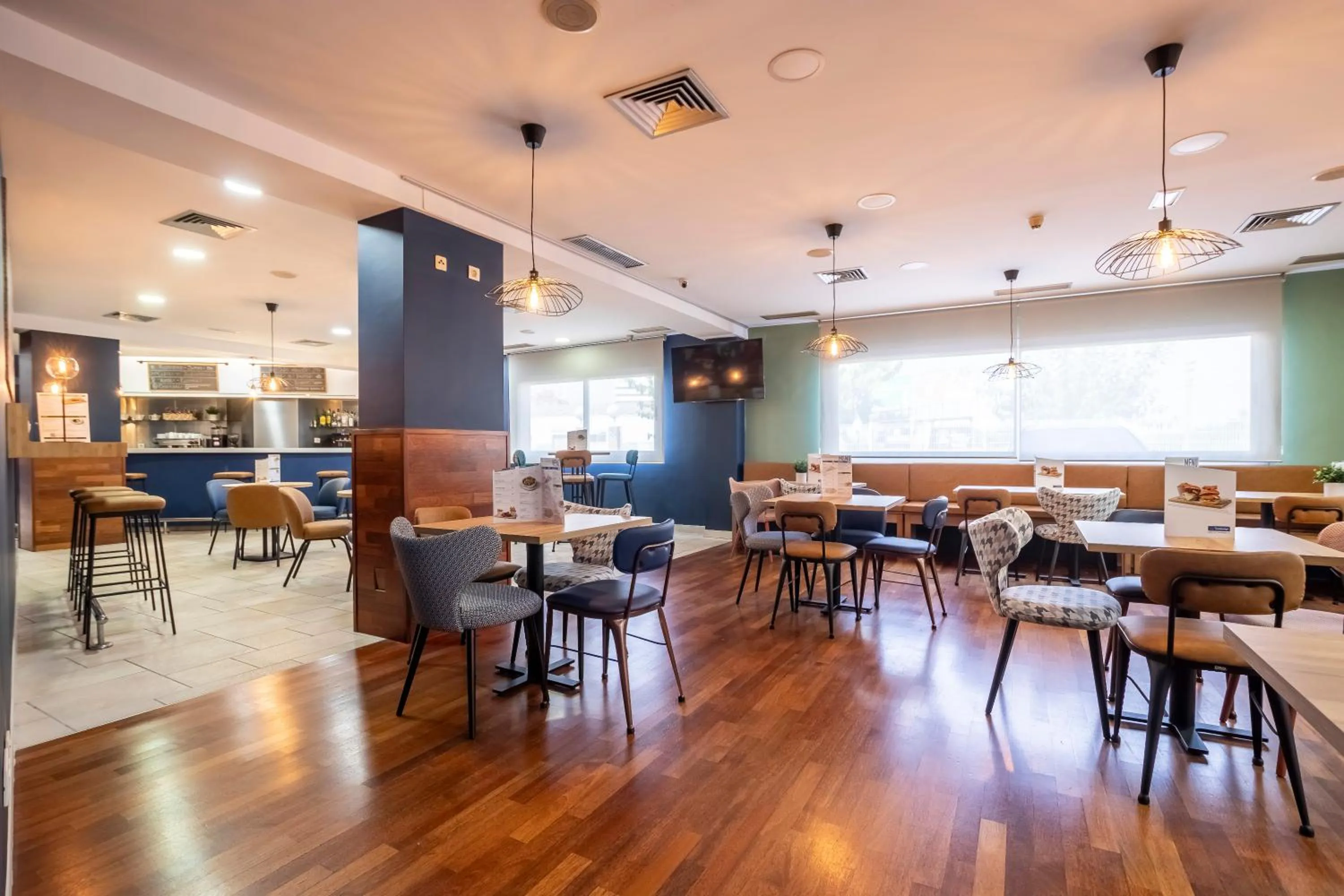 Restaurant/places to eat in Travelodge Murcia