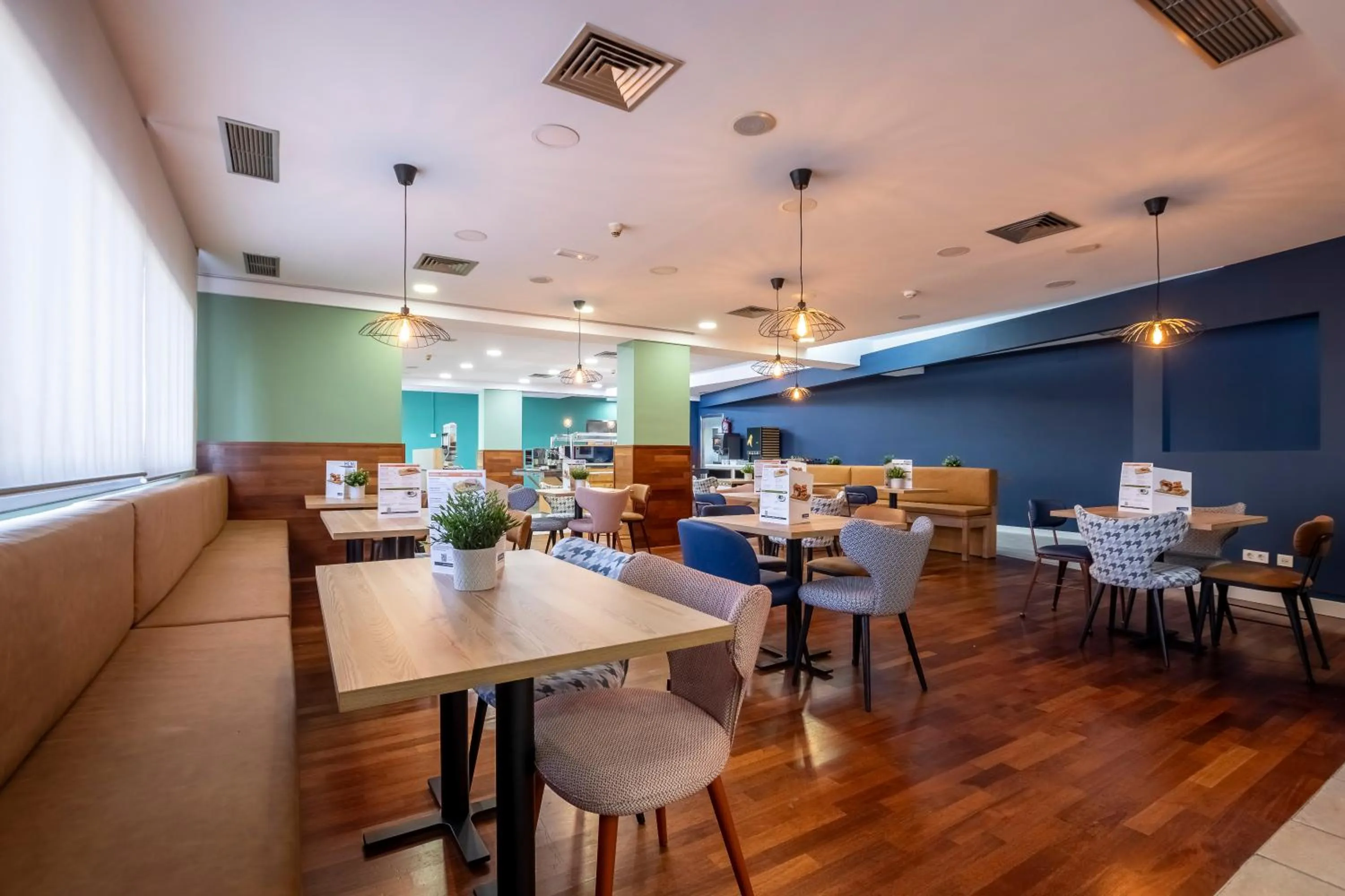 Restaurant/places to eat in Travelodge Murcia