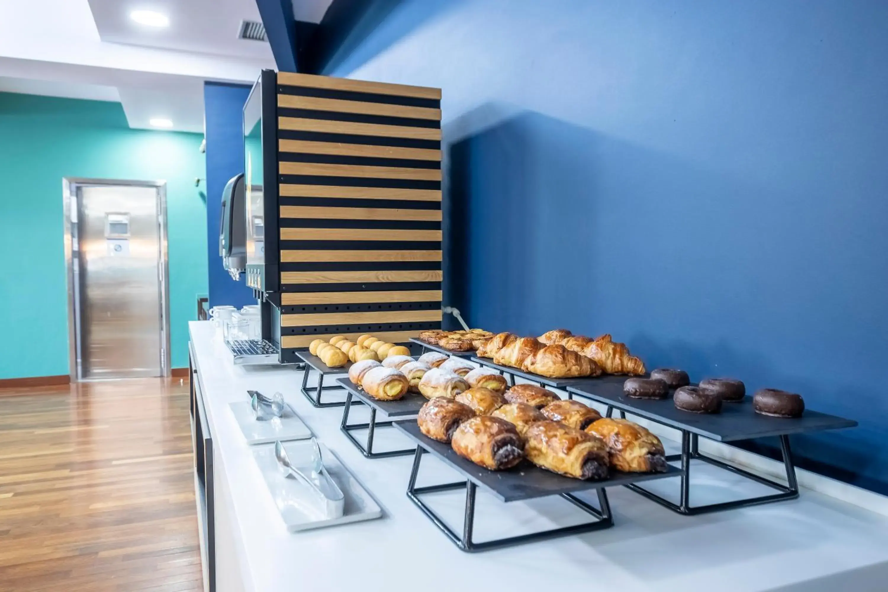 Buffet breakfast in Travelodge Murcia Buffet breakfast in Travelodge Murcia