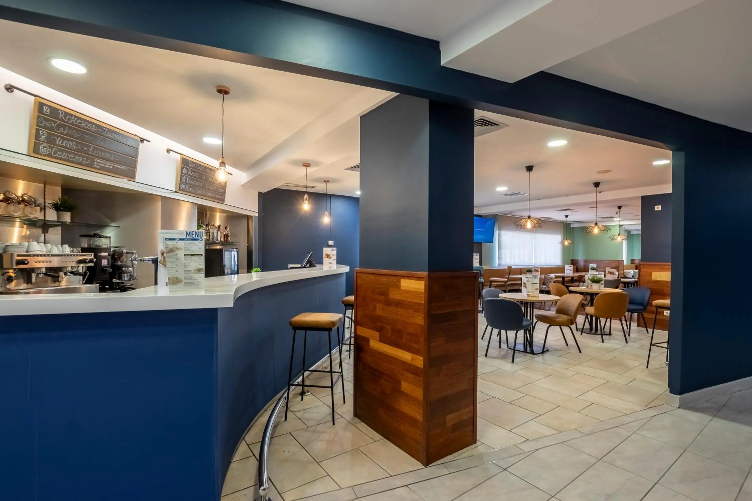 Lounge or bar in Travelodge Murcia