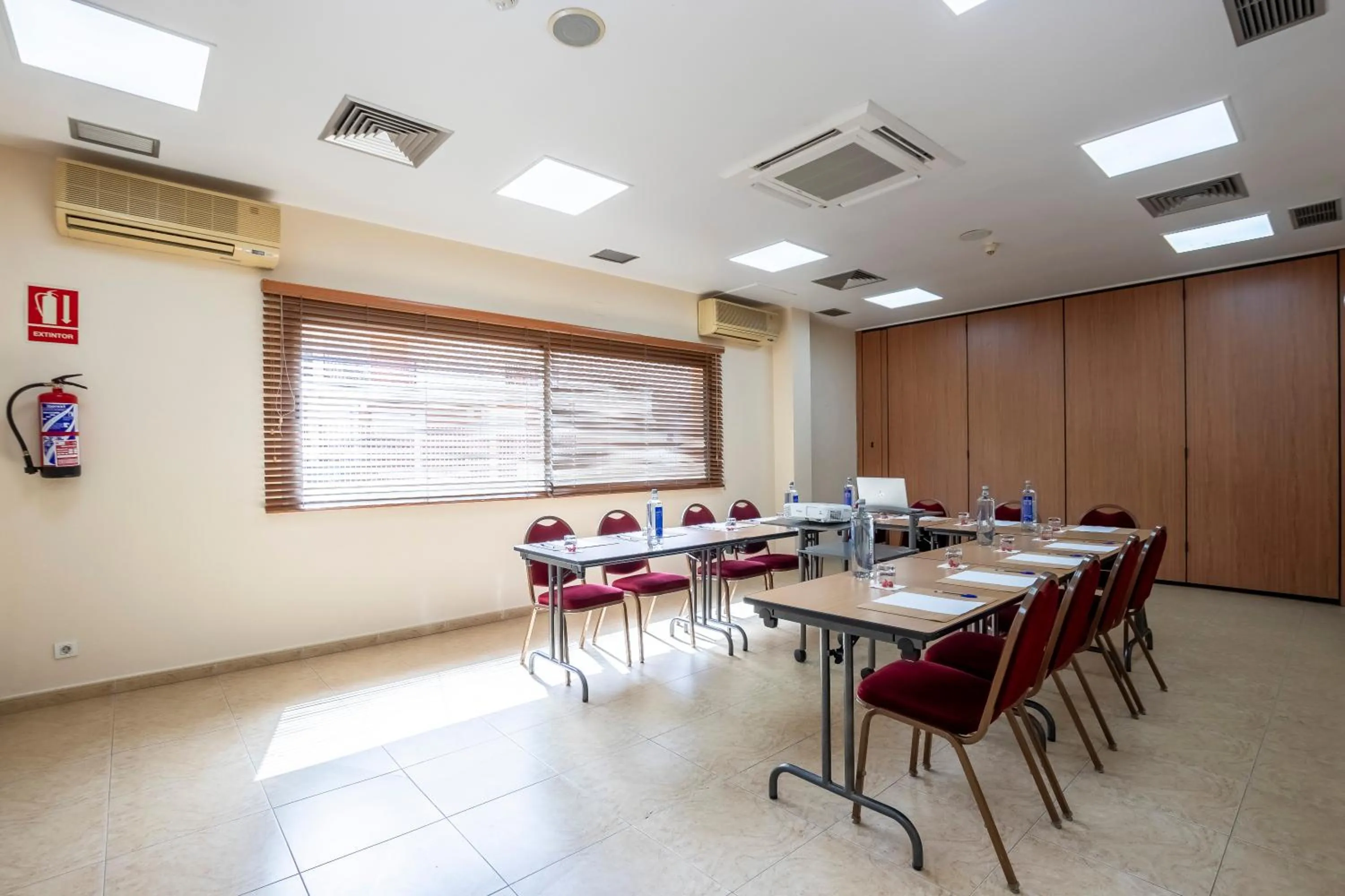 Meeting/conference room in Travelodge Murcia