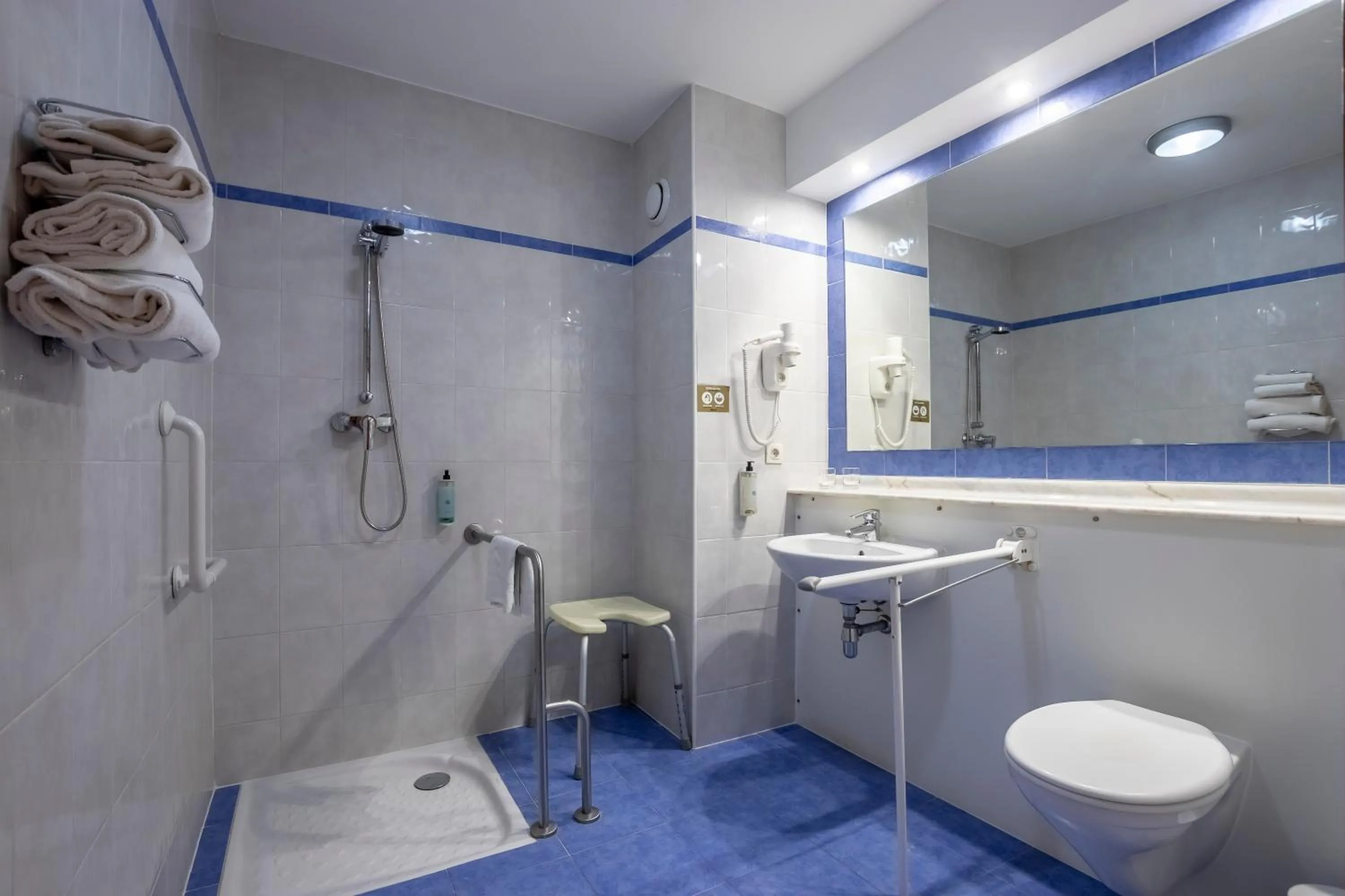 Bathroom in Travelodge Murcia