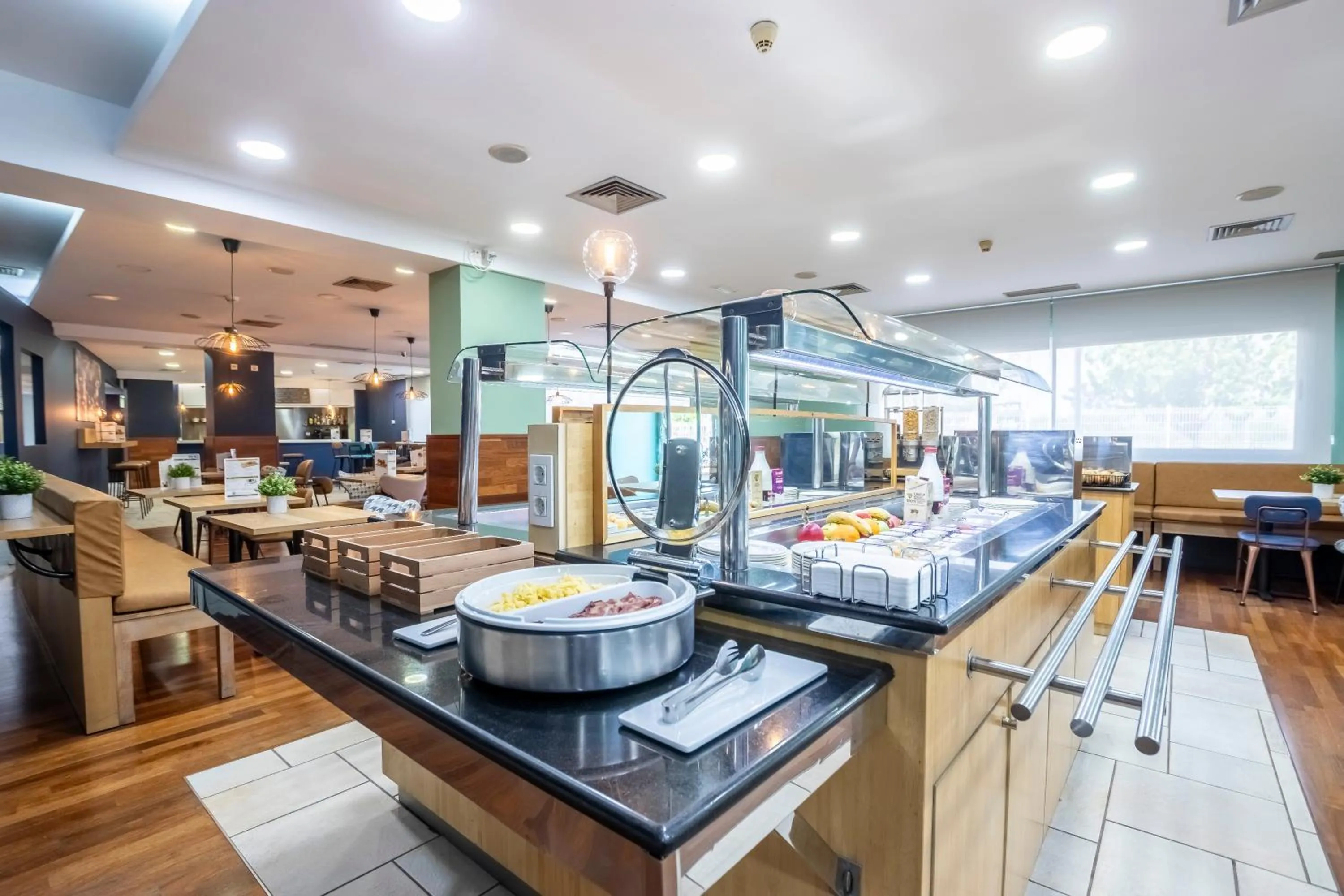 Buffet breakfast in Travelodge Murcia