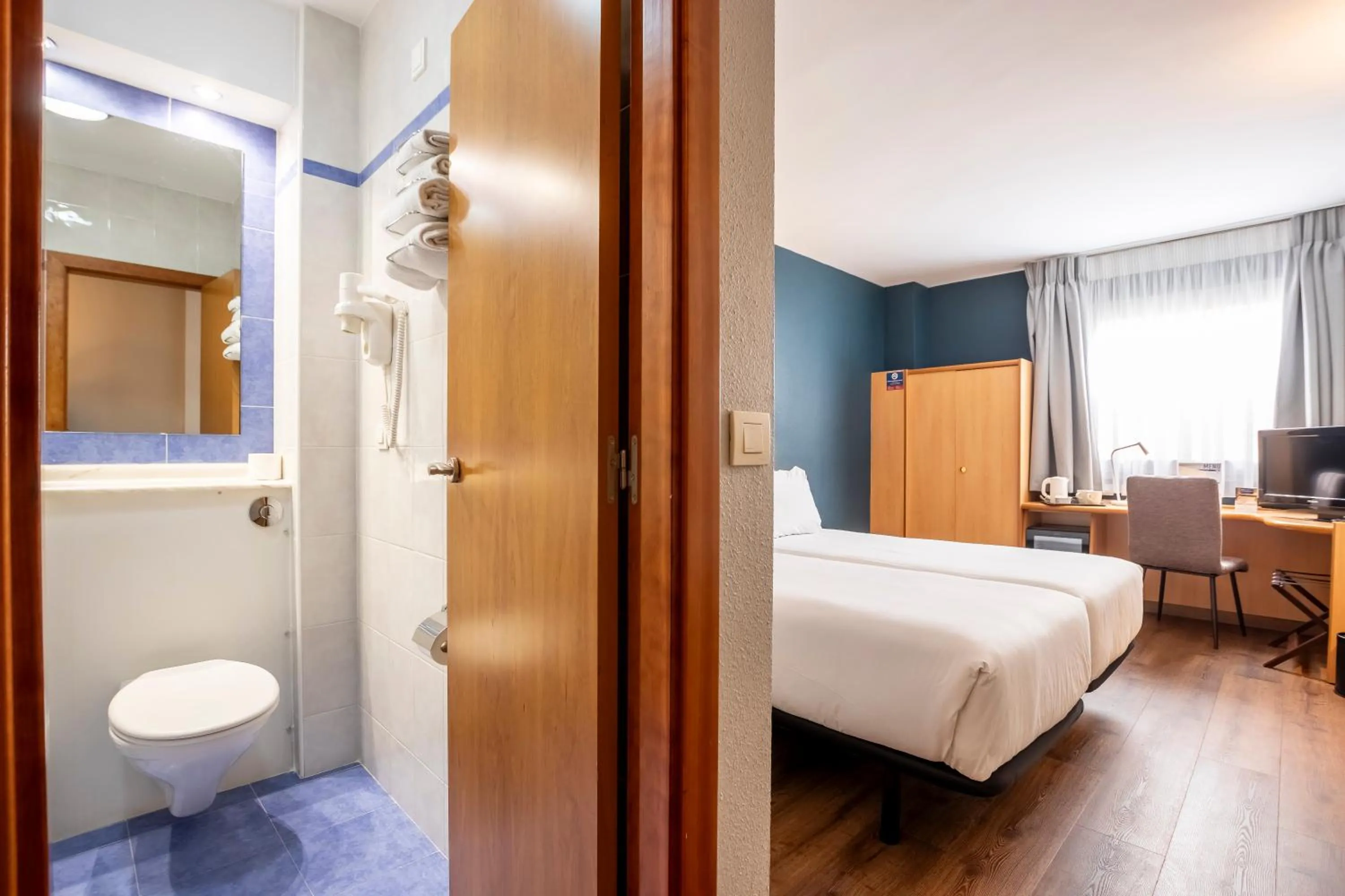 Photo of the whole room, Bed in Travelodge Murcia