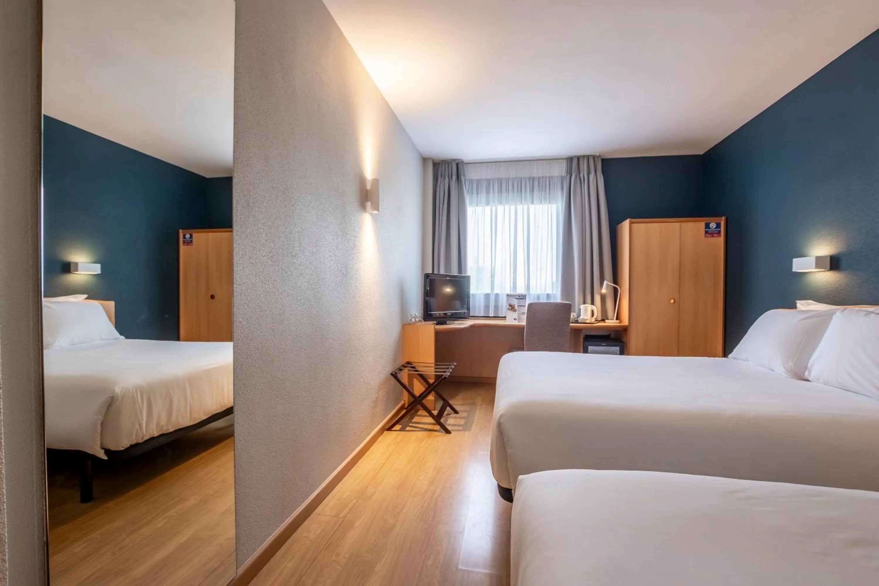 Photo of the whole room, Bed in Travelodge Murcia