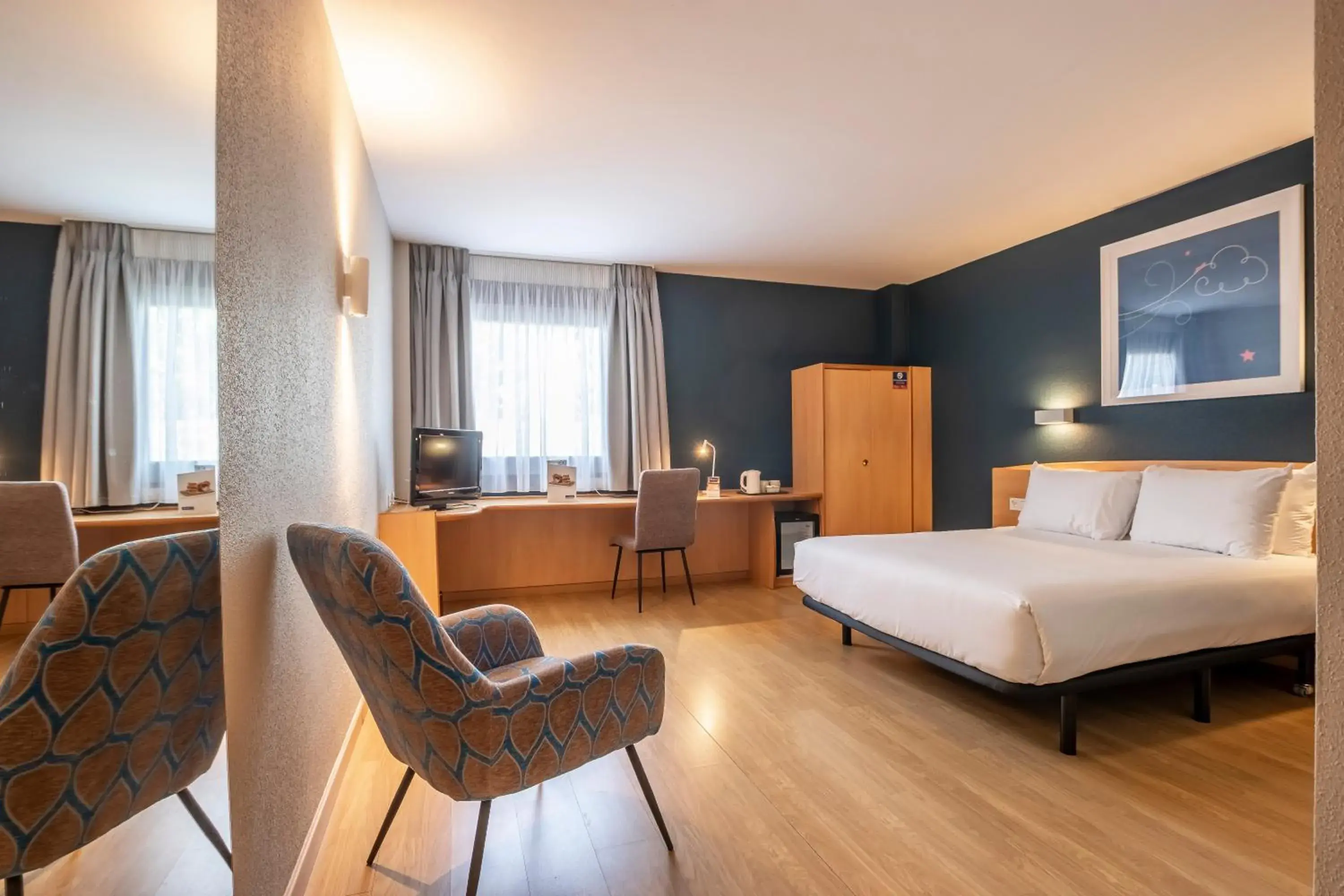 Photo of the whole room, Bed in Travelodge Murcia Photo of the whole room, Bed in Travelodge Murcia