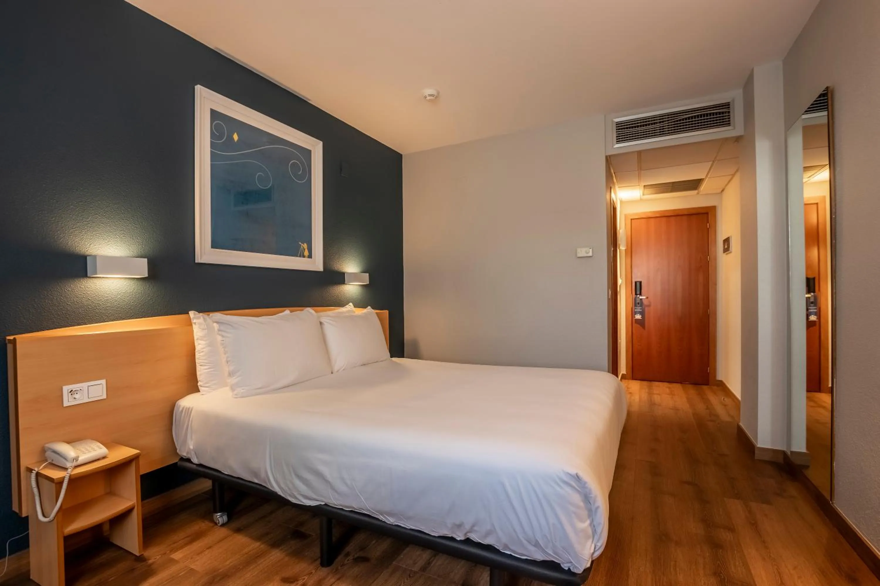 Photo of the whole room, Bed in Travelodge Murcia