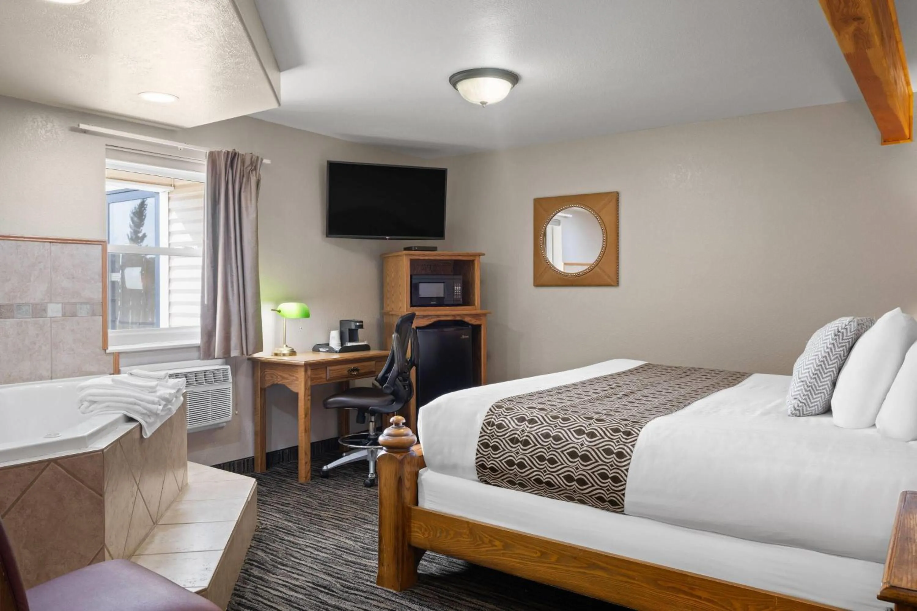 Bath, Bed in Super 8 by Wyndham Lewistown