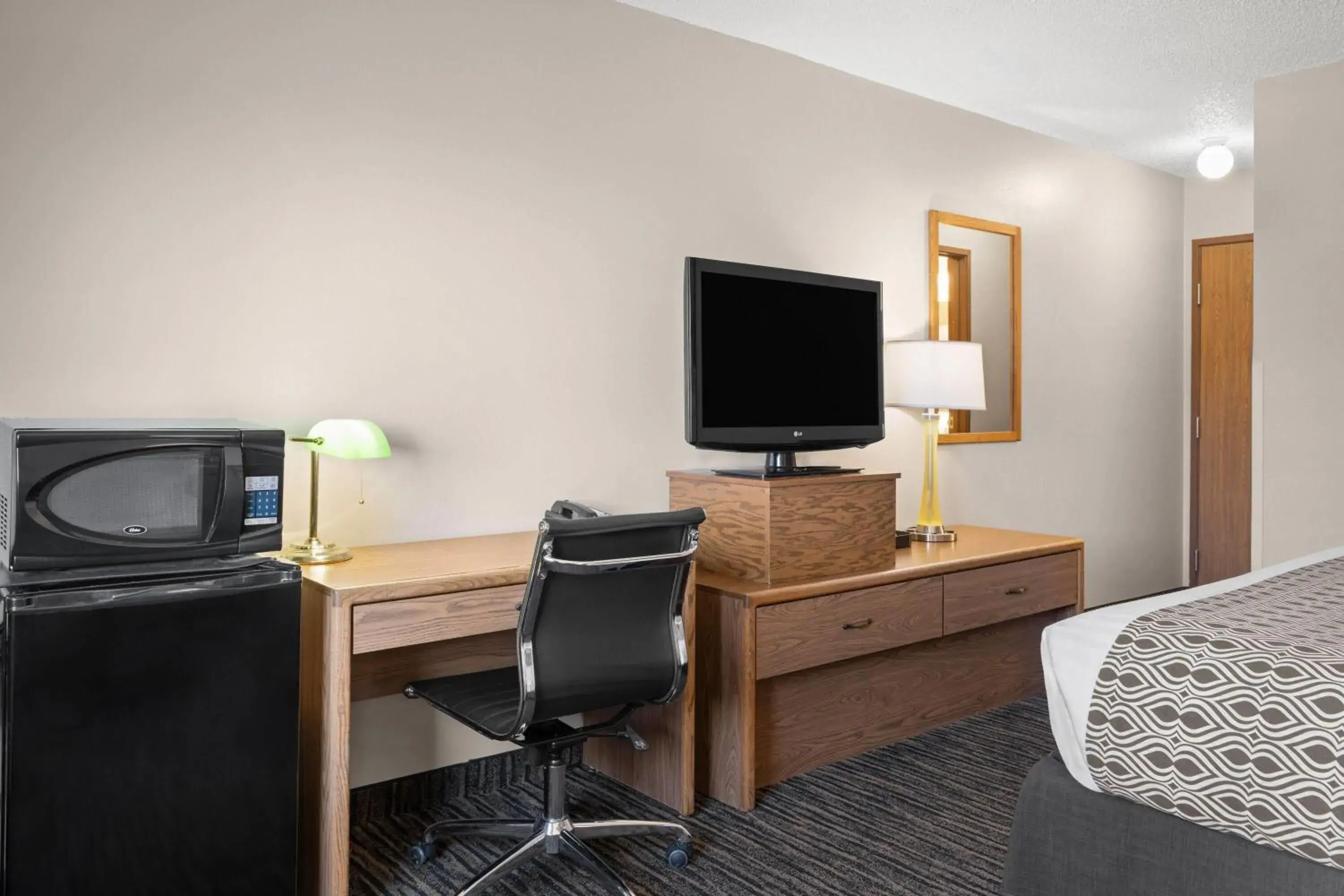 Photo of the whole room, Bed in Super 8 by Wyndham Lewistown Photo of the whole room, Bed in Super 8 by Wyndham Lewistown