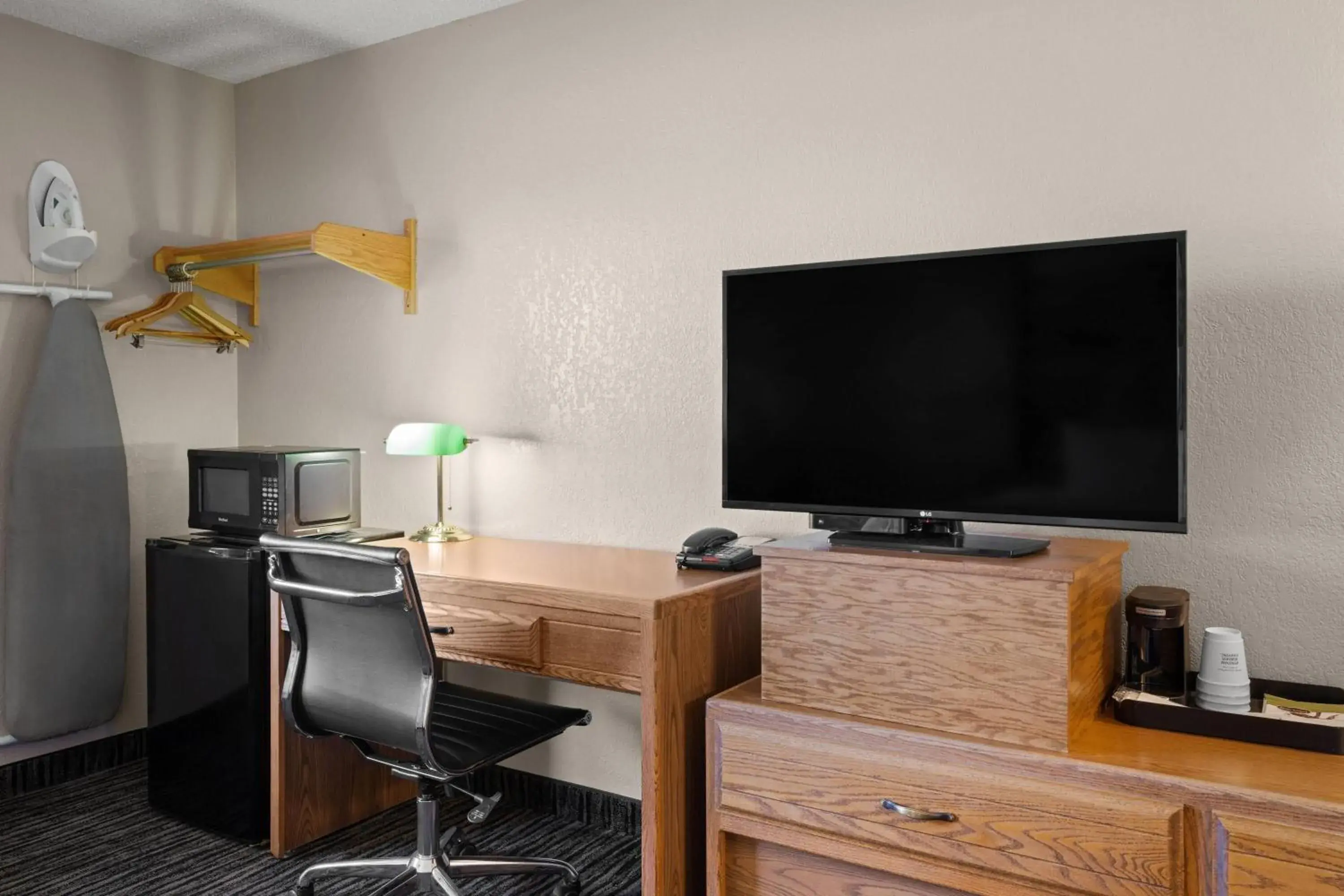 Photo of the whole room in Super 8 by Wyndham Lewistown Photo of the whole room in Super 8 by Wyndham Lewistown