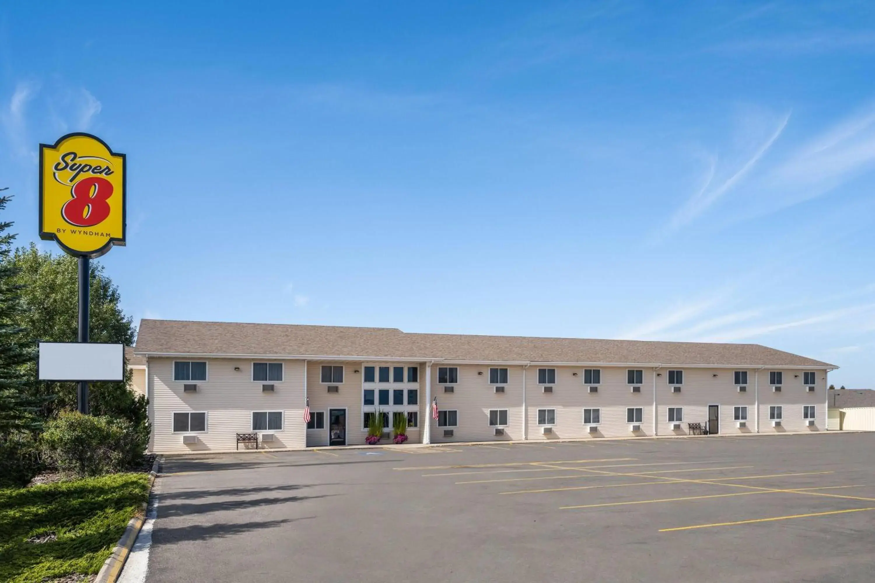 Property building in Super 8 by Wyndham Lewistown Property building in Super 8 by Wyndham Lewistown