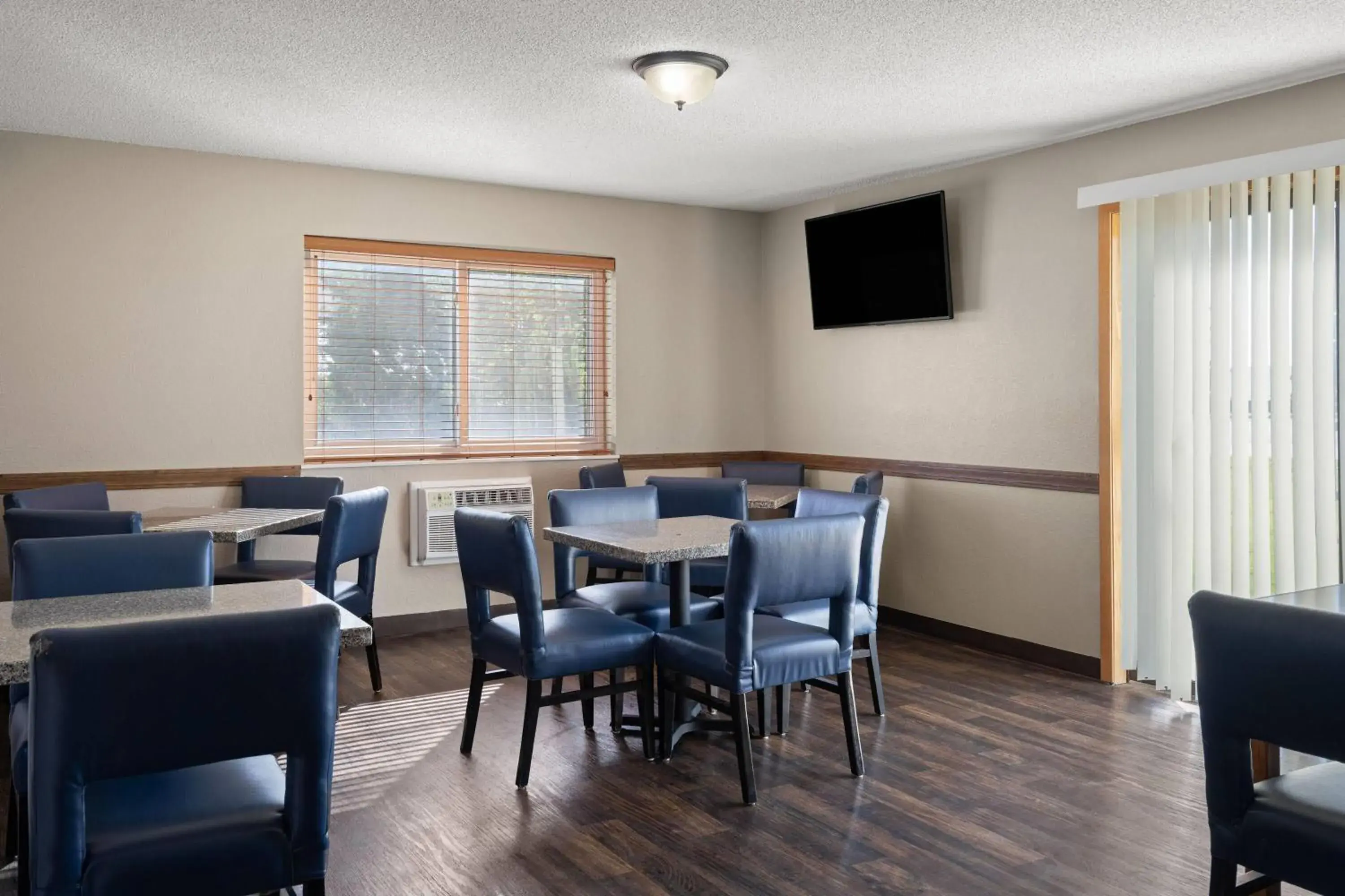 Breakfast in Super 8 by Wyndham Lewistown Breakfast in Super 8 by Wyndham Lewistown