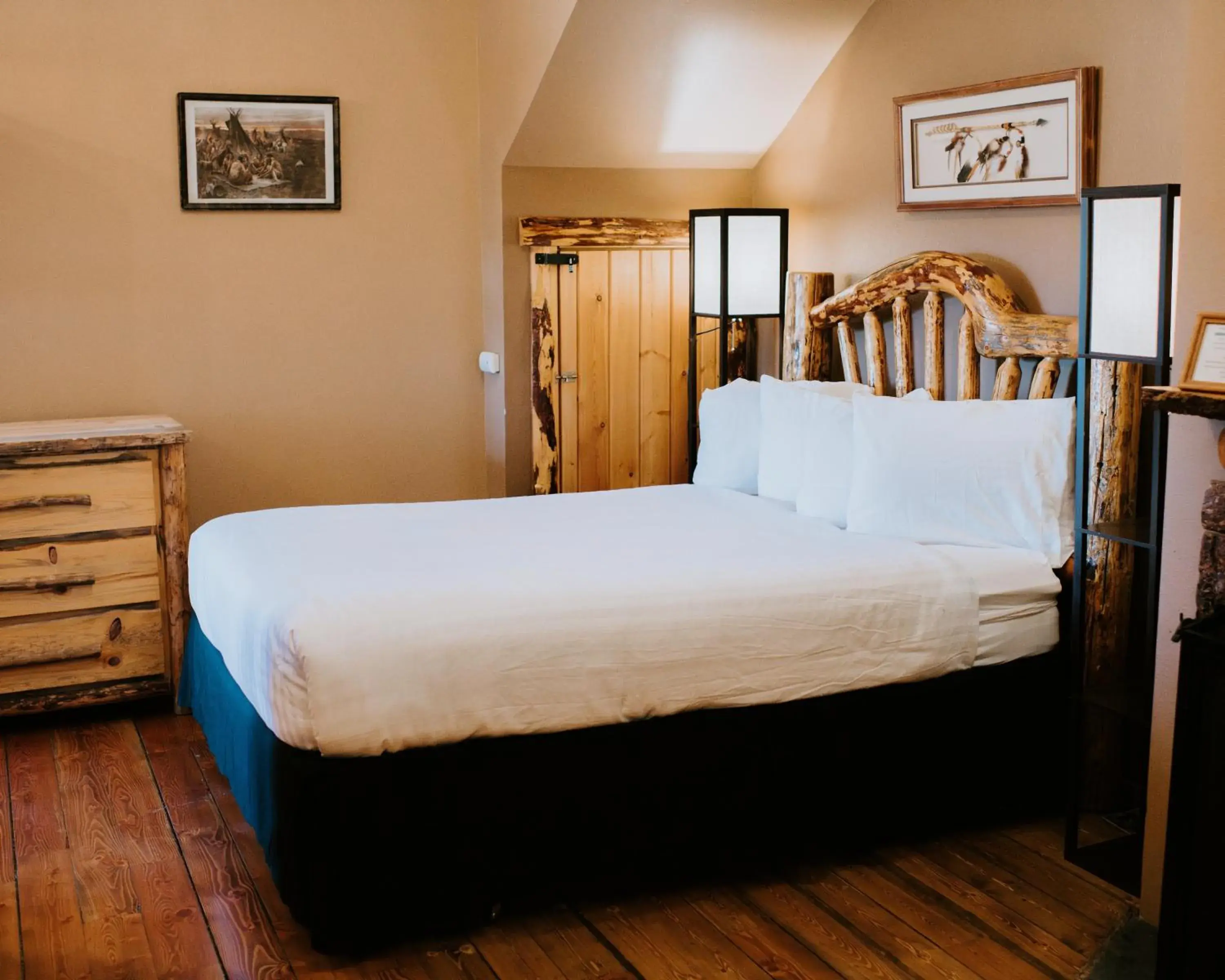 Queen Lodge Room with Twin Bed in Bar N Ranch Queen Lodge Room with Twin Bed in Bar N Ranch