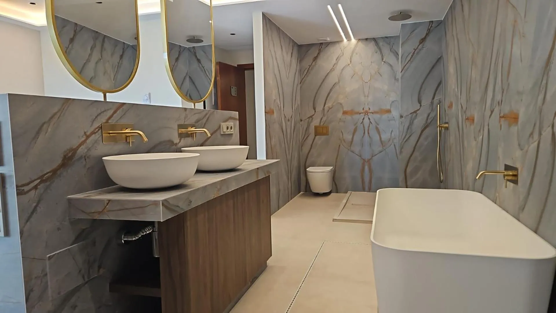 Shower in Hotel YIT Ciudad de Elche