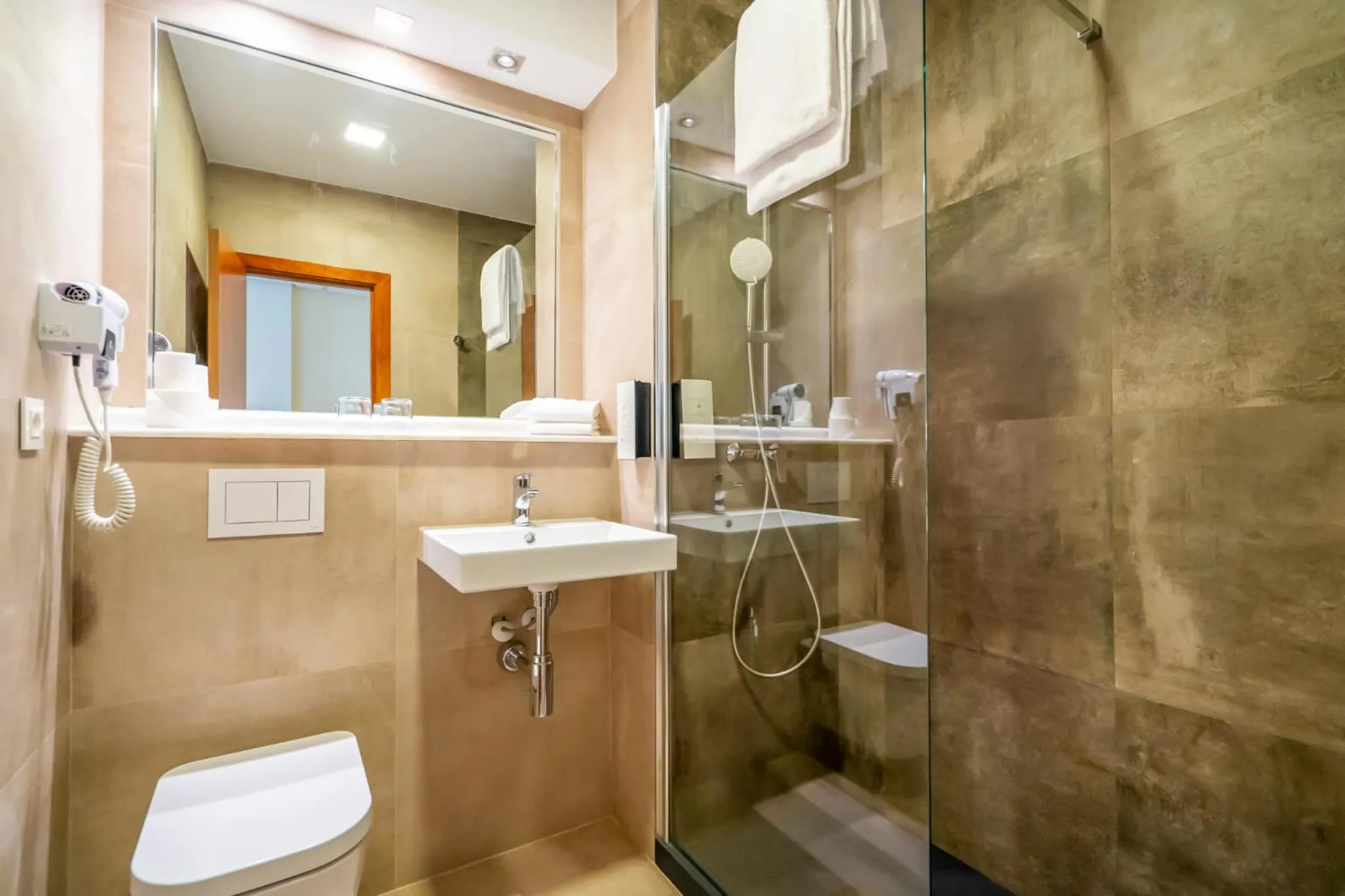 Shower in Hotel YIT Ciudad de Elche