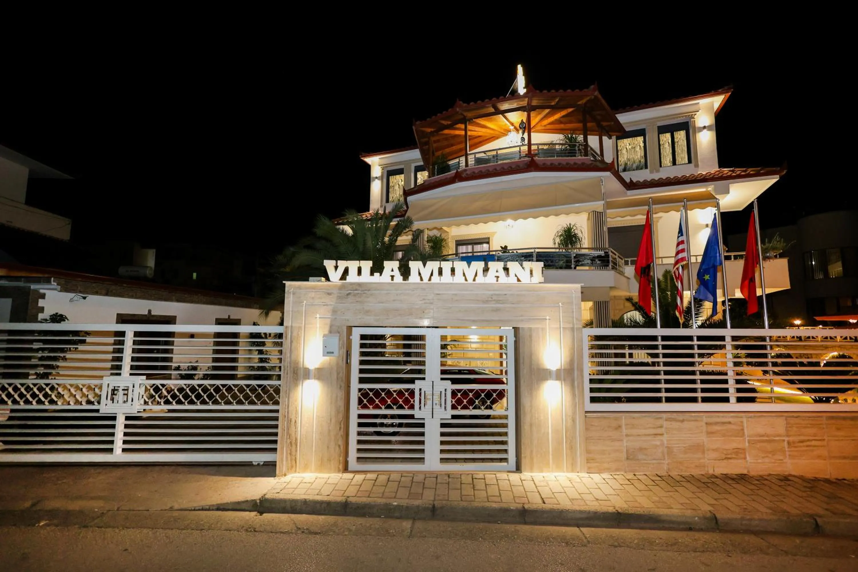 Night in Hotel Mimani