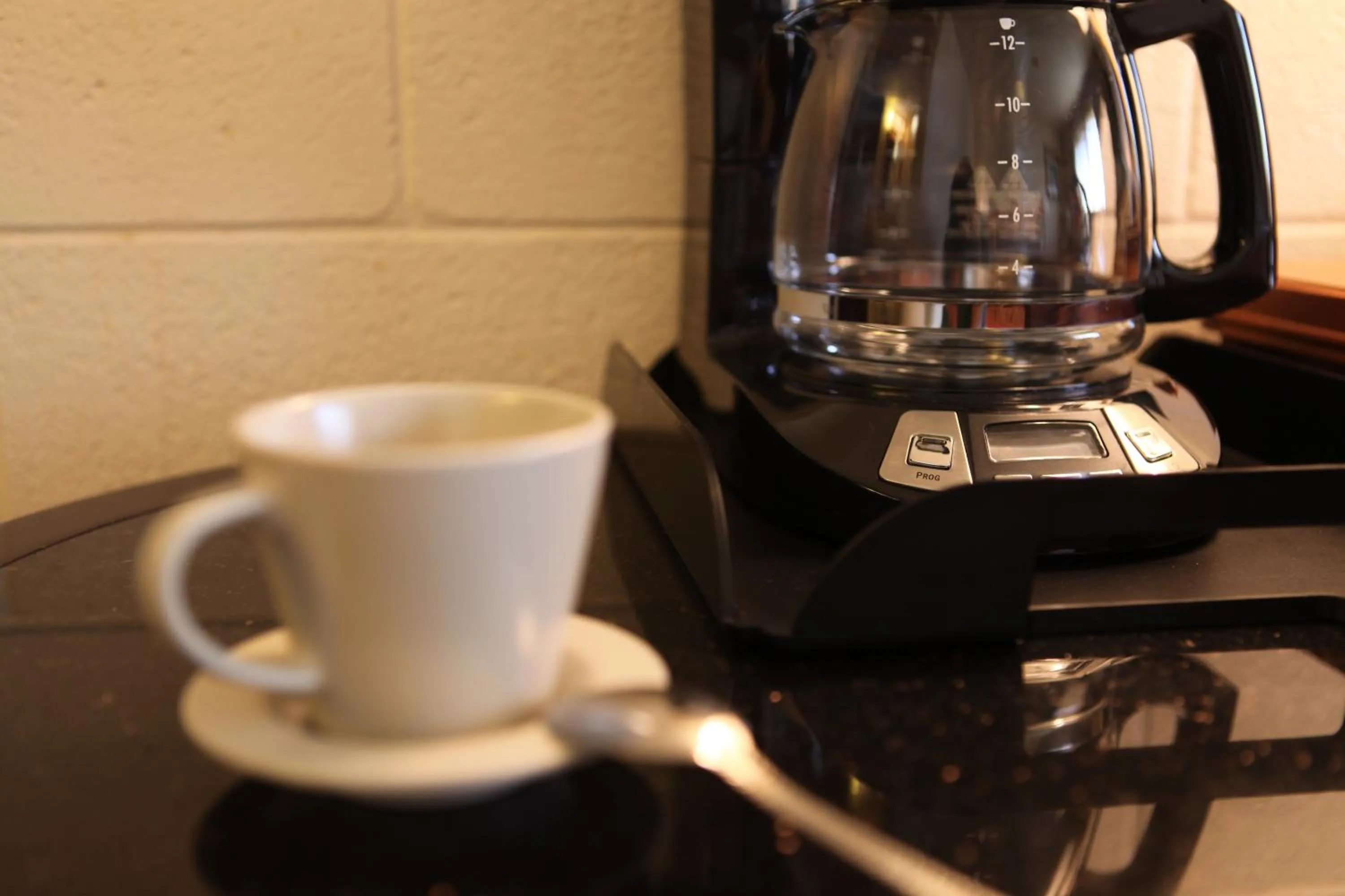 Coffee/tea facilities in Arcadia Hotel
