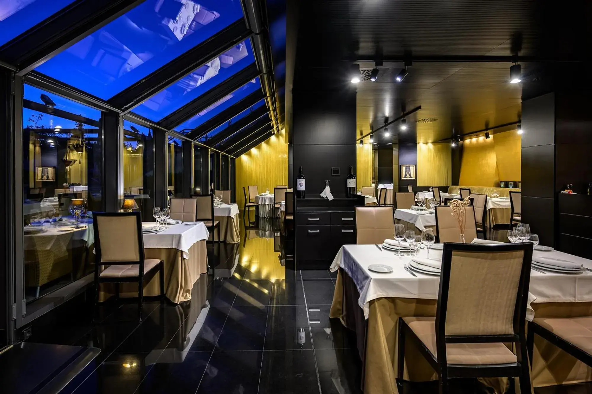 Restaurant/places to eat in Hotel Nelva Restaurant/places to eat in Hotel Nelva