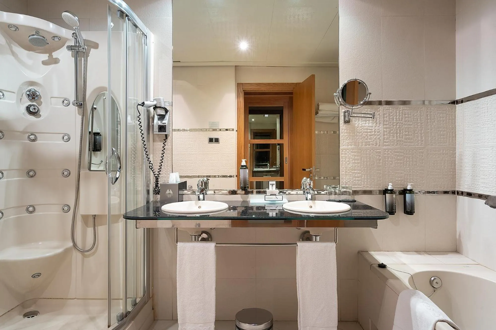 Bathroom in Hotel Nelva