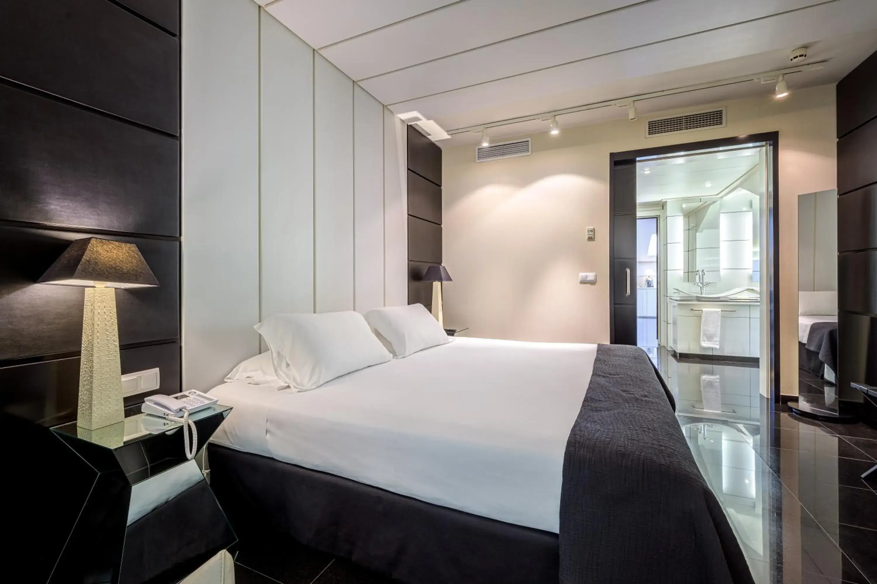 Bed in Hotel Nelva Bed in Hotel Nelva