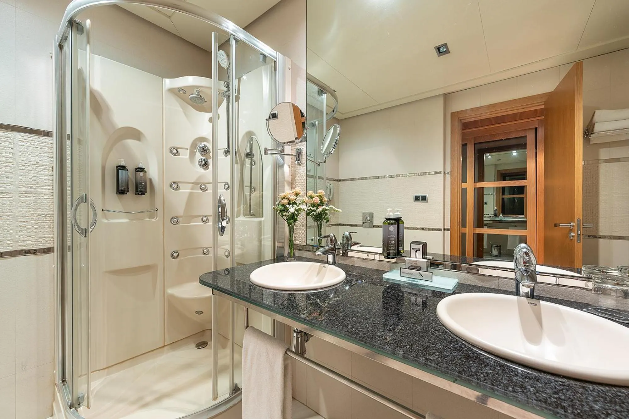 Shower in Hotel Nelva