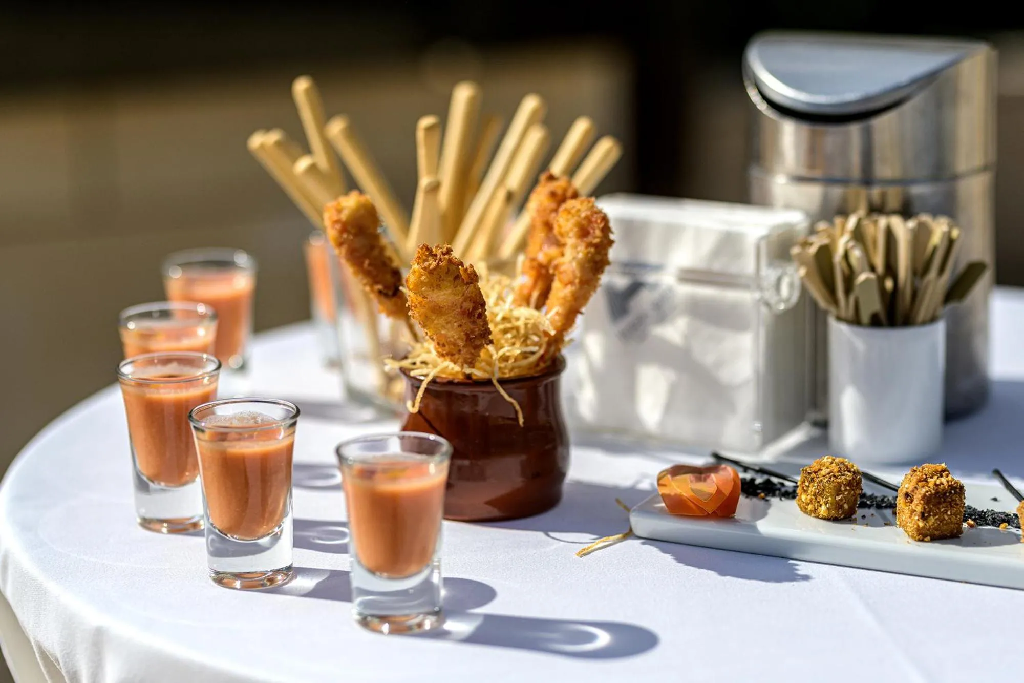 Restaurant/places to eat in Hotel Nelva