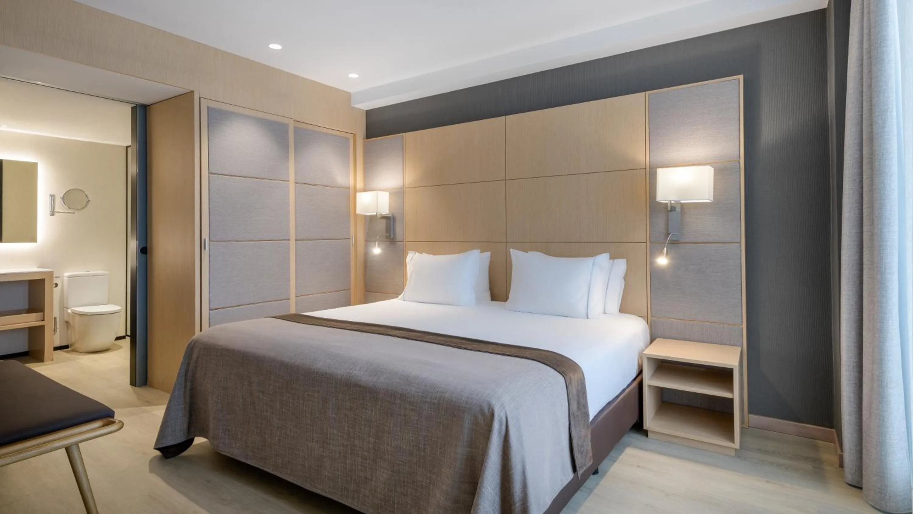 Bedroom, Bed in AC Hotel Victoria Suites by Marriott