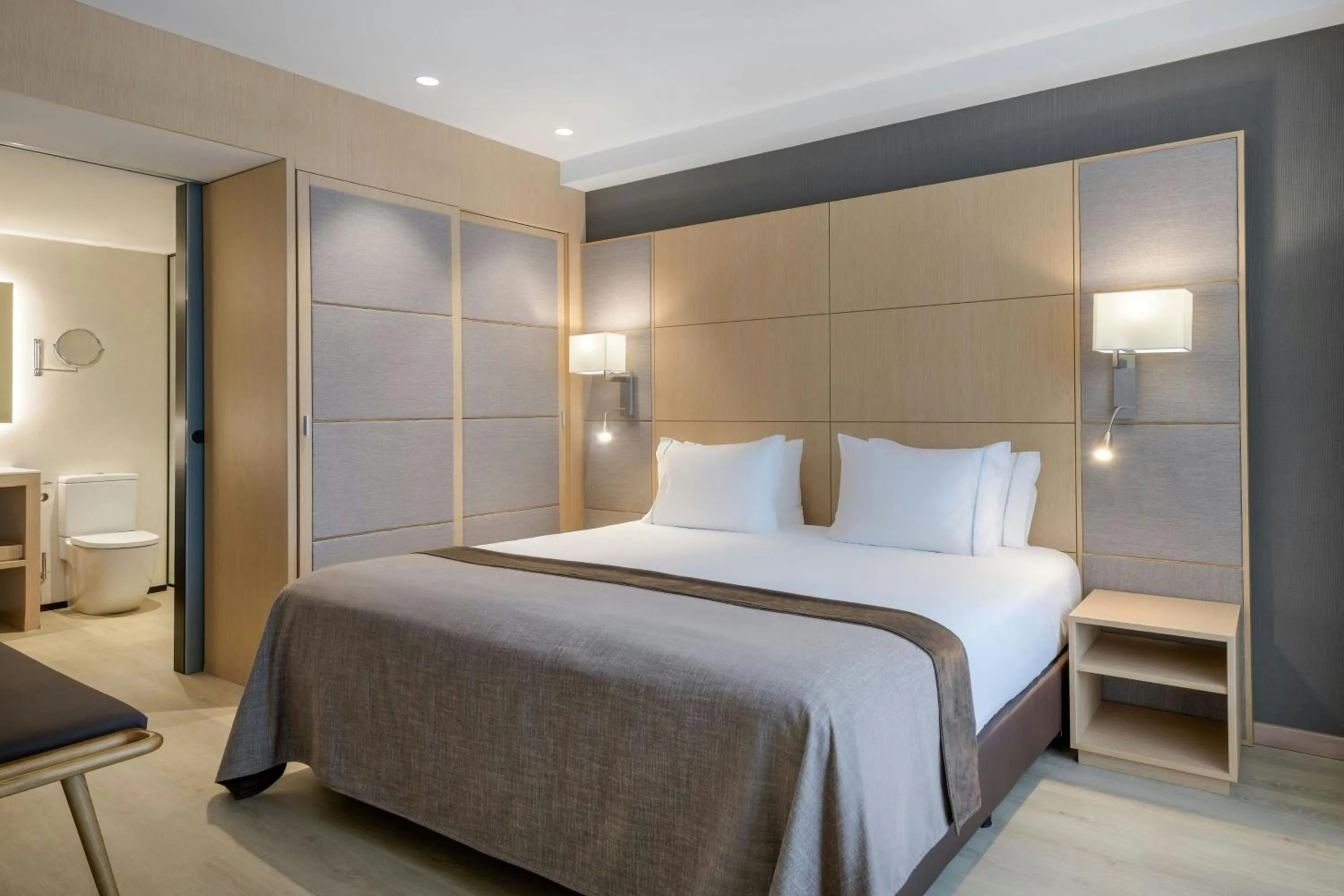 Photo of the whole room, Bed in AC Hotel Victoria Suites by Marriott