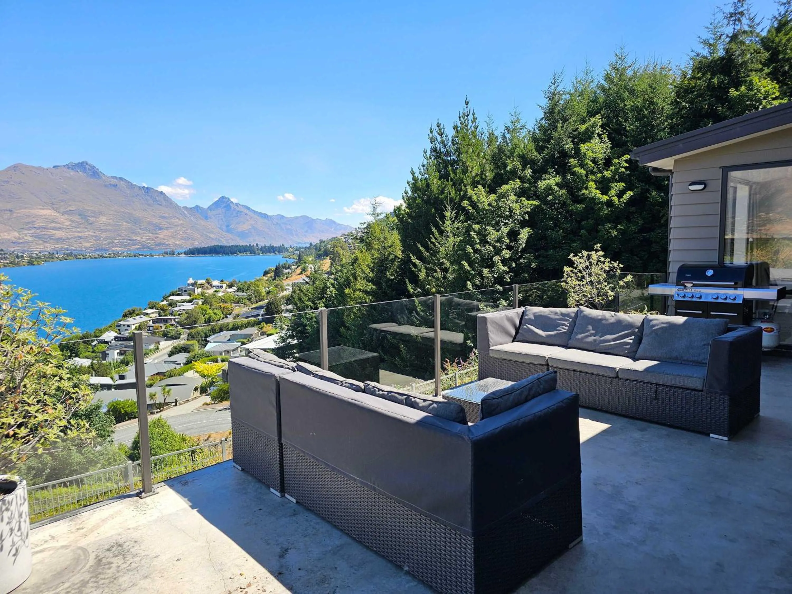 Stunning Views - Queenstown Townhouse