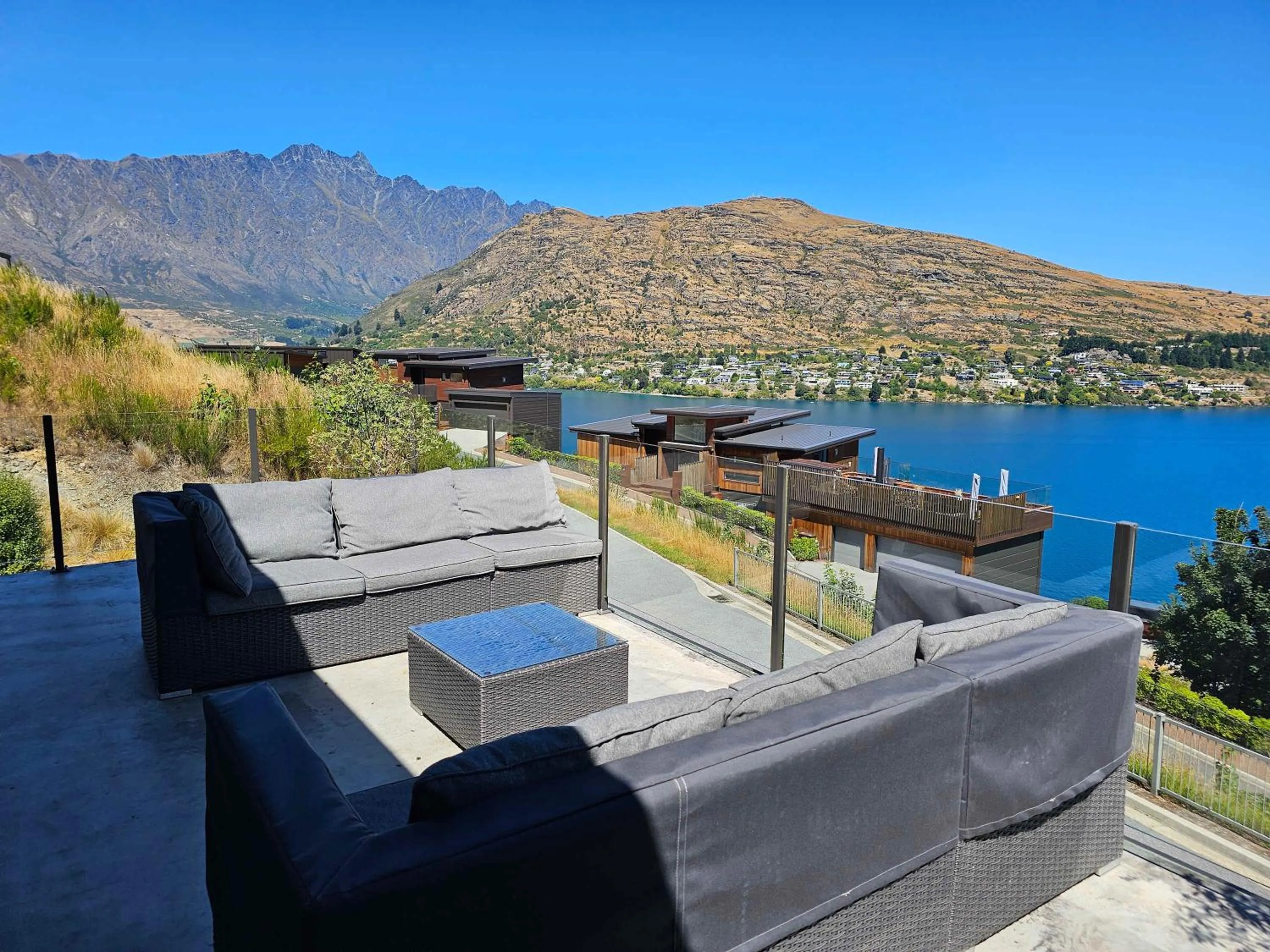 Stunning Views - Queenstown Townhouse