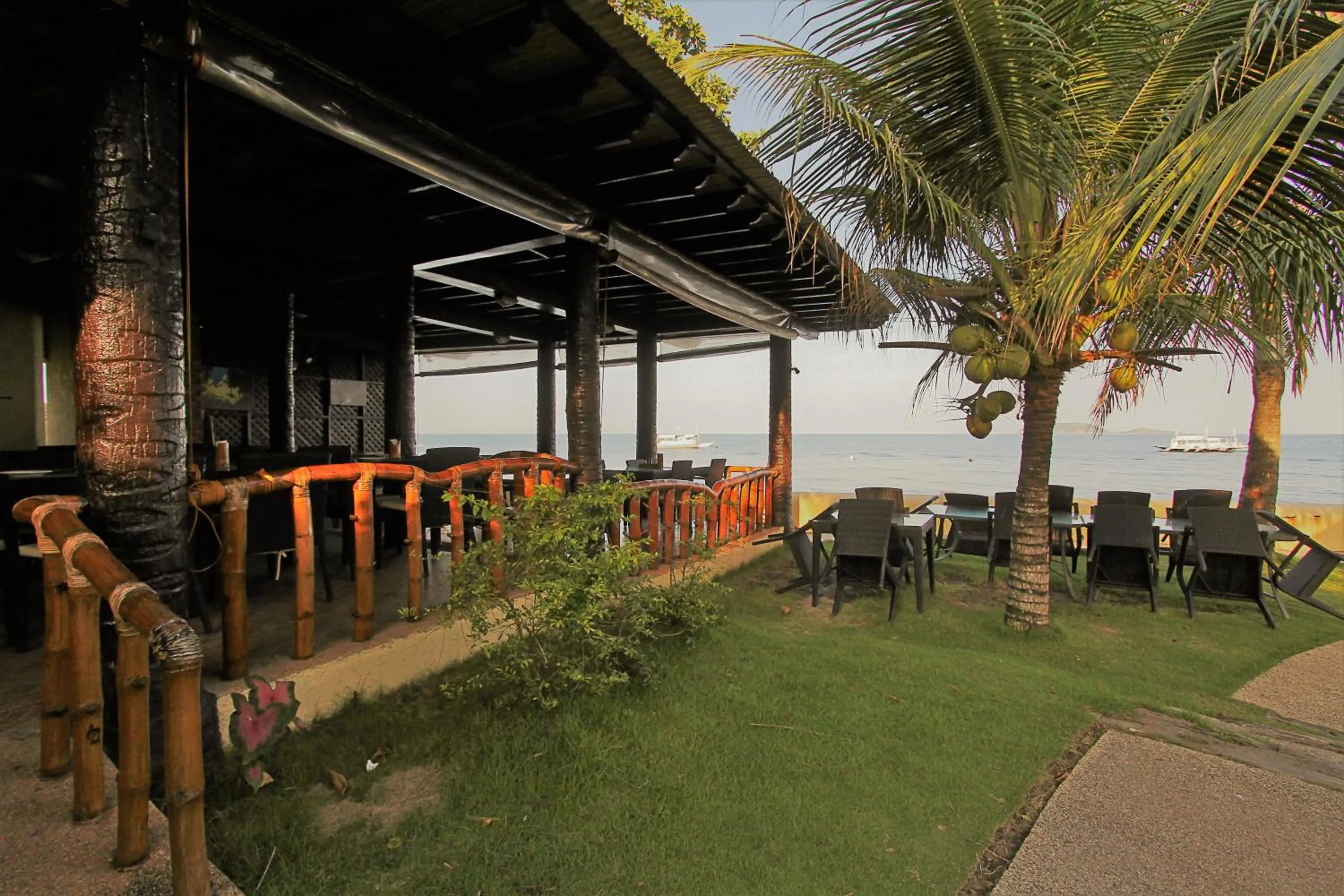 Restaurant/places to eat in Thalatta Resort