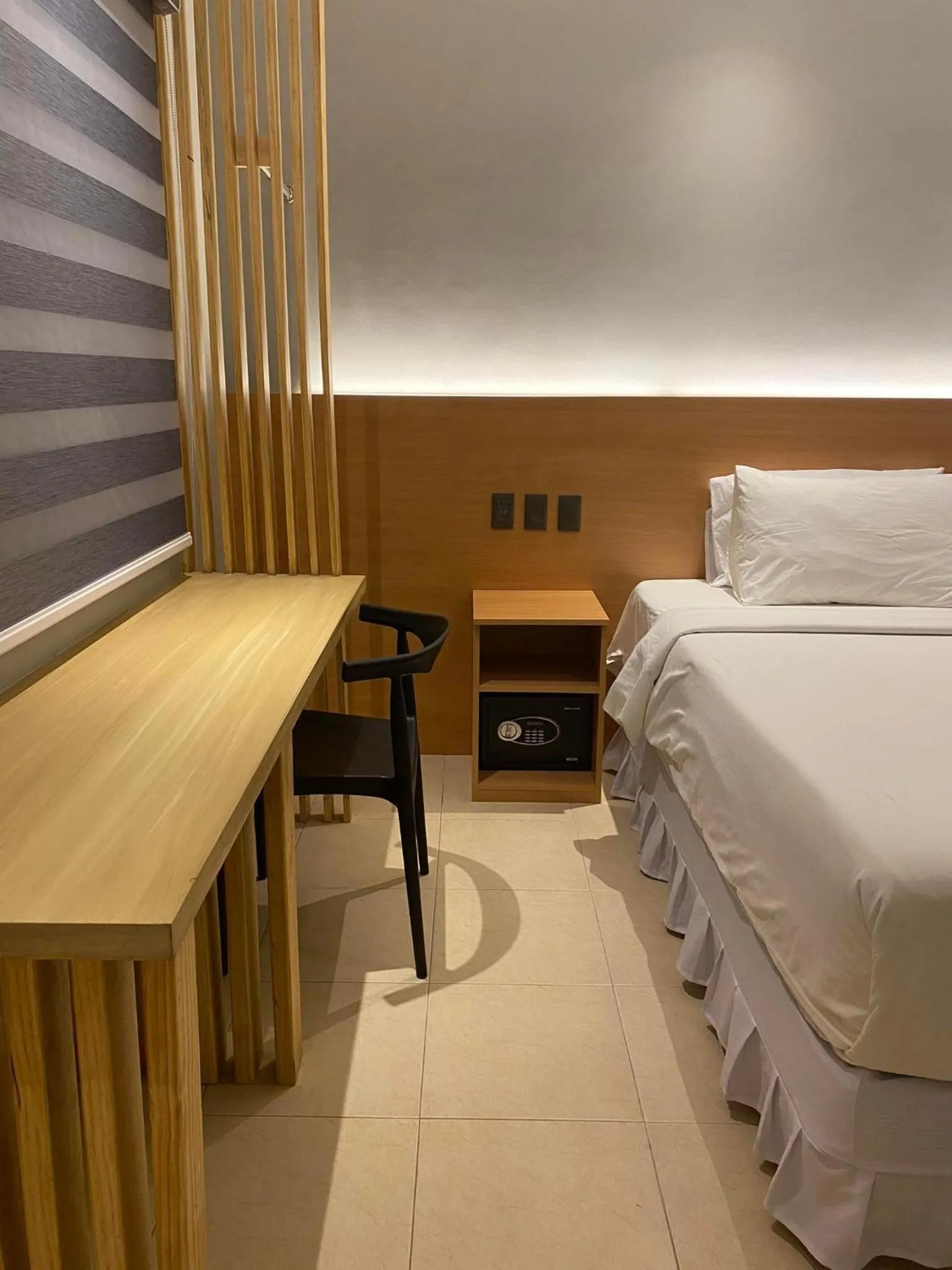 Bedroom, Bed in Mayfair Resort