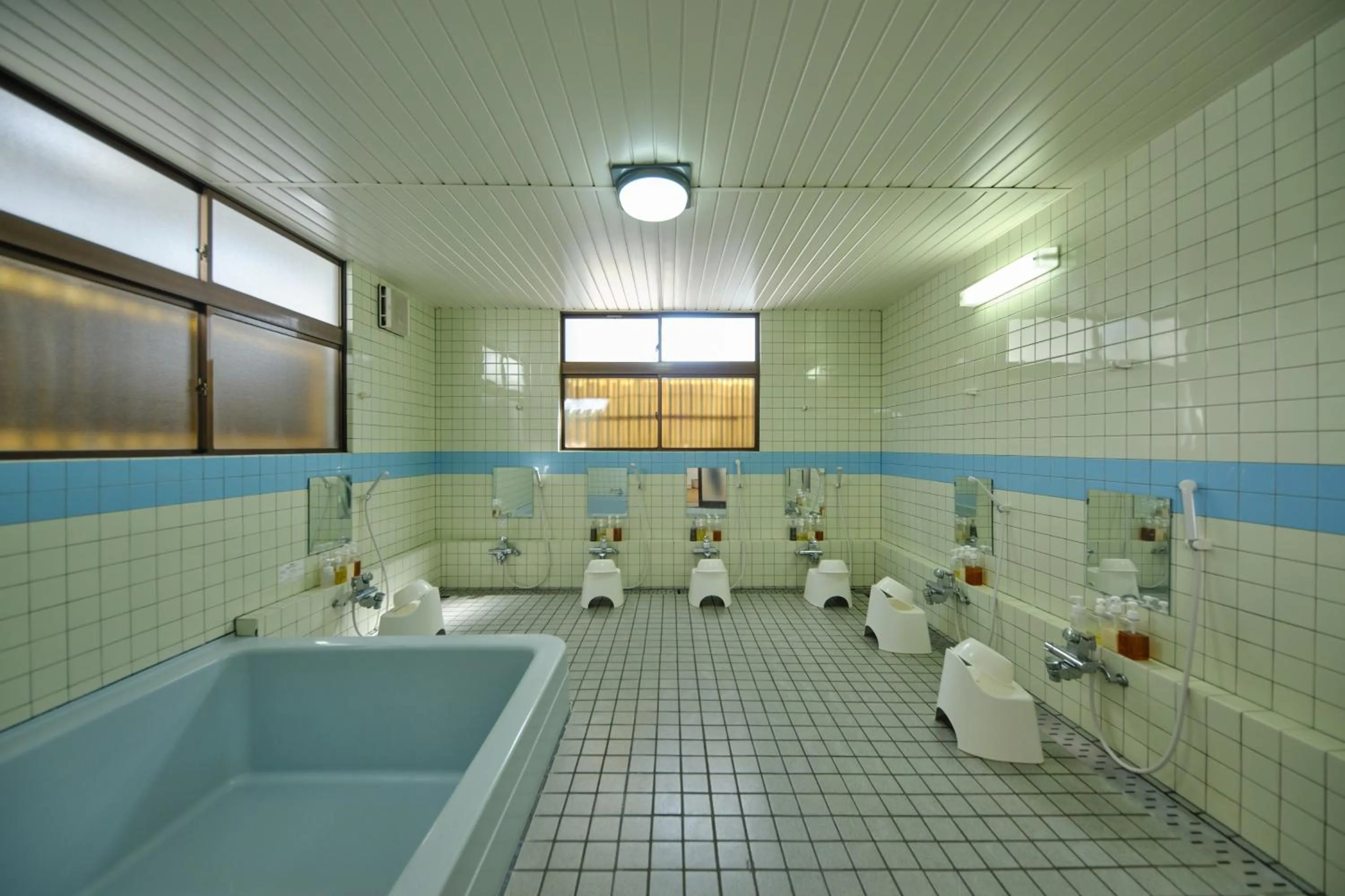 Shower in Fuyo Sankyo Enka
