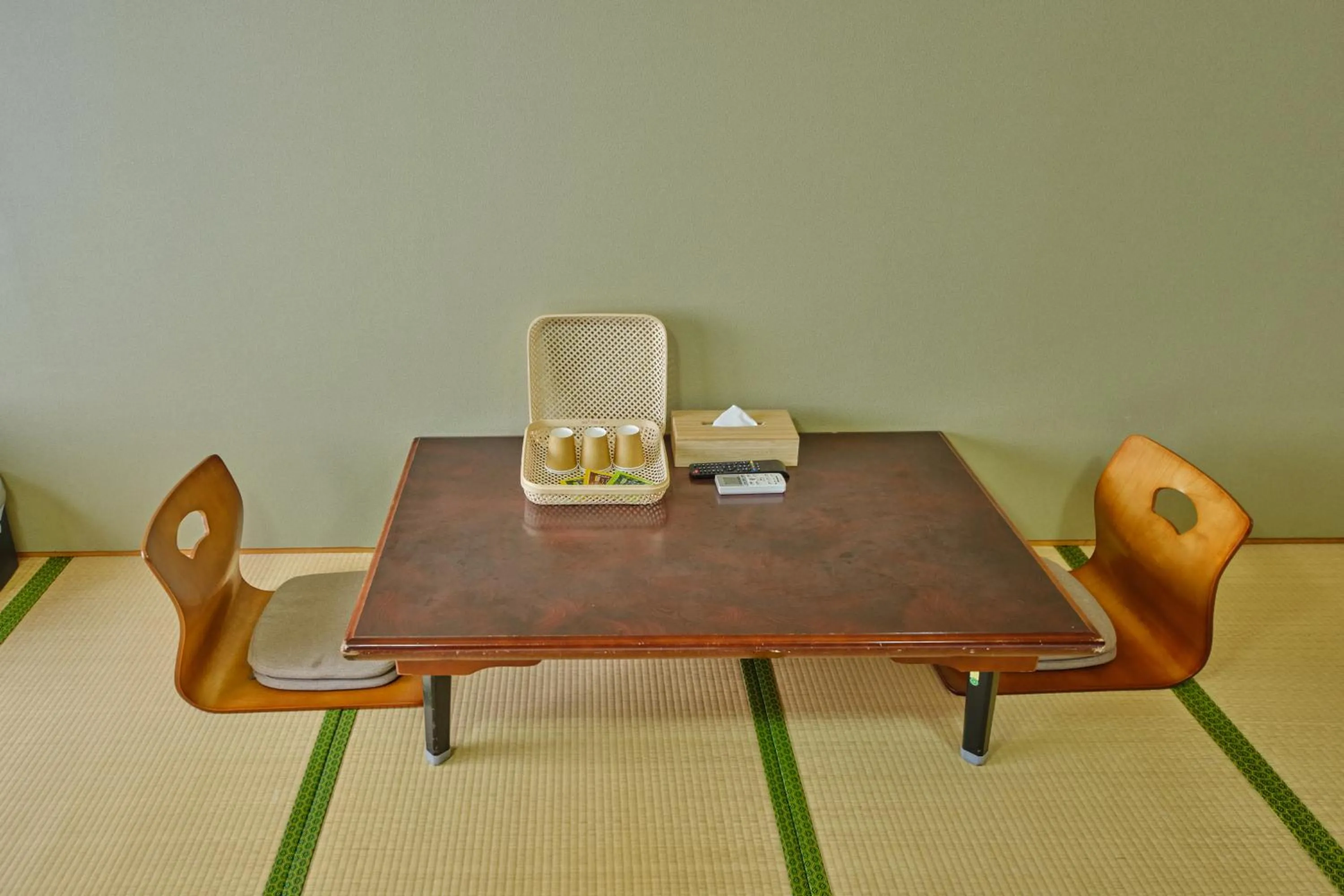Seating area in Fuyo Sankyo Enka