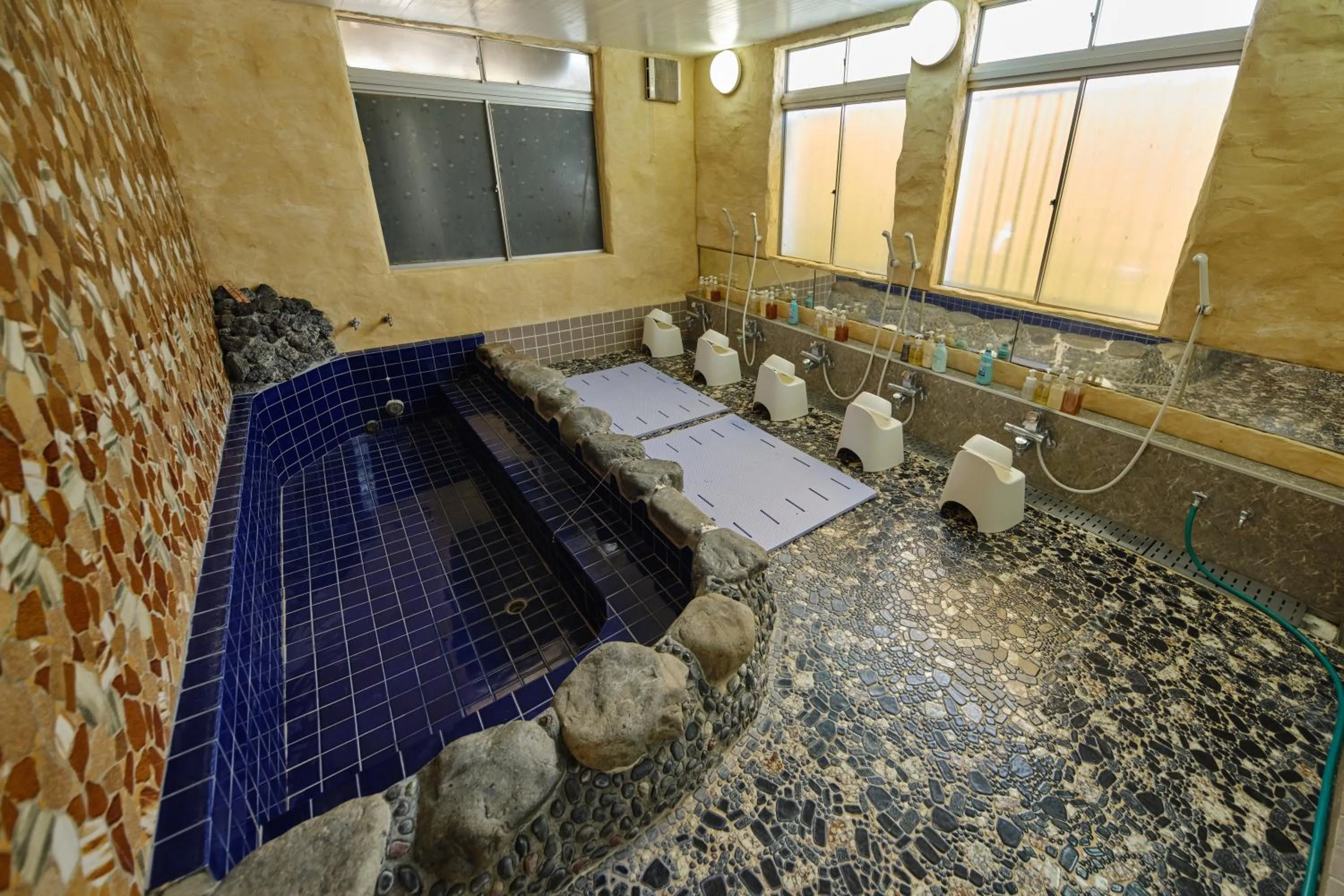 Shower in Fuyo Sankyo Enka