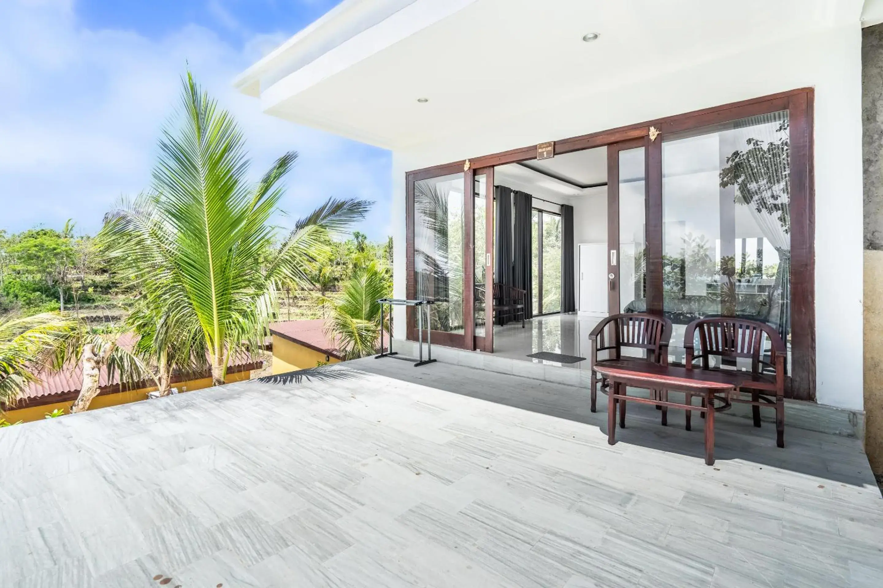 Deluxe Double Room with Bath and Sea View in Pini Sentana Village Nusa Penida Deluxe Double Room with Bath and Sea View in Pini Sentana Village Nusa Penida