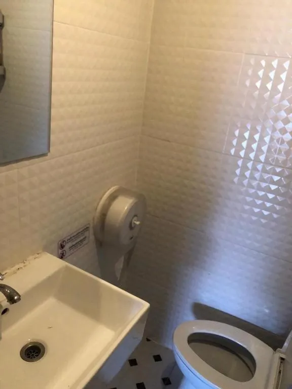 Toilet in Nearthepark boutique house1