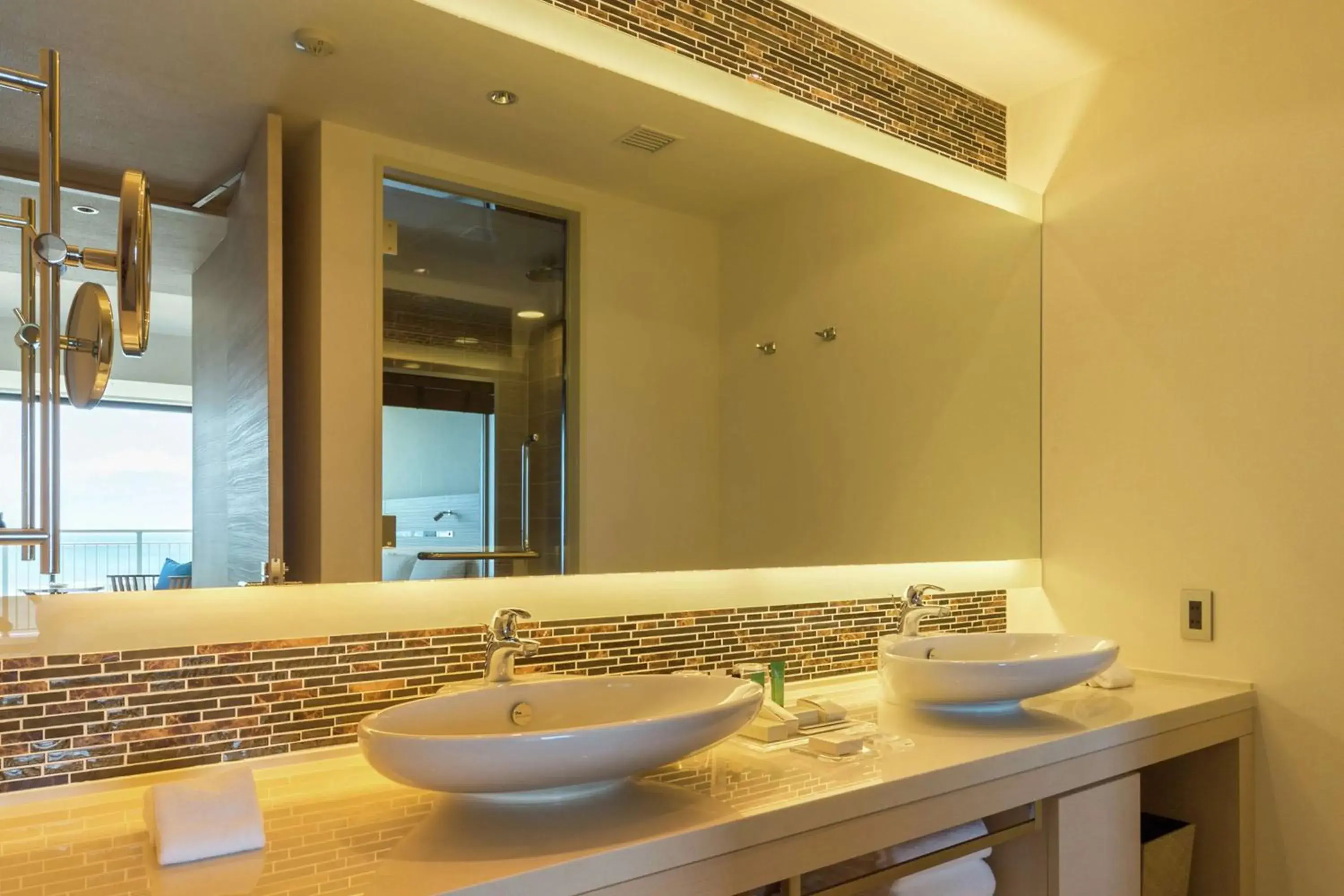 King One-Bedroom Suite in Hilton Okinawa Chatan Resort King One-Bedroom Suite in Hilton Okinawa Chatan Resort