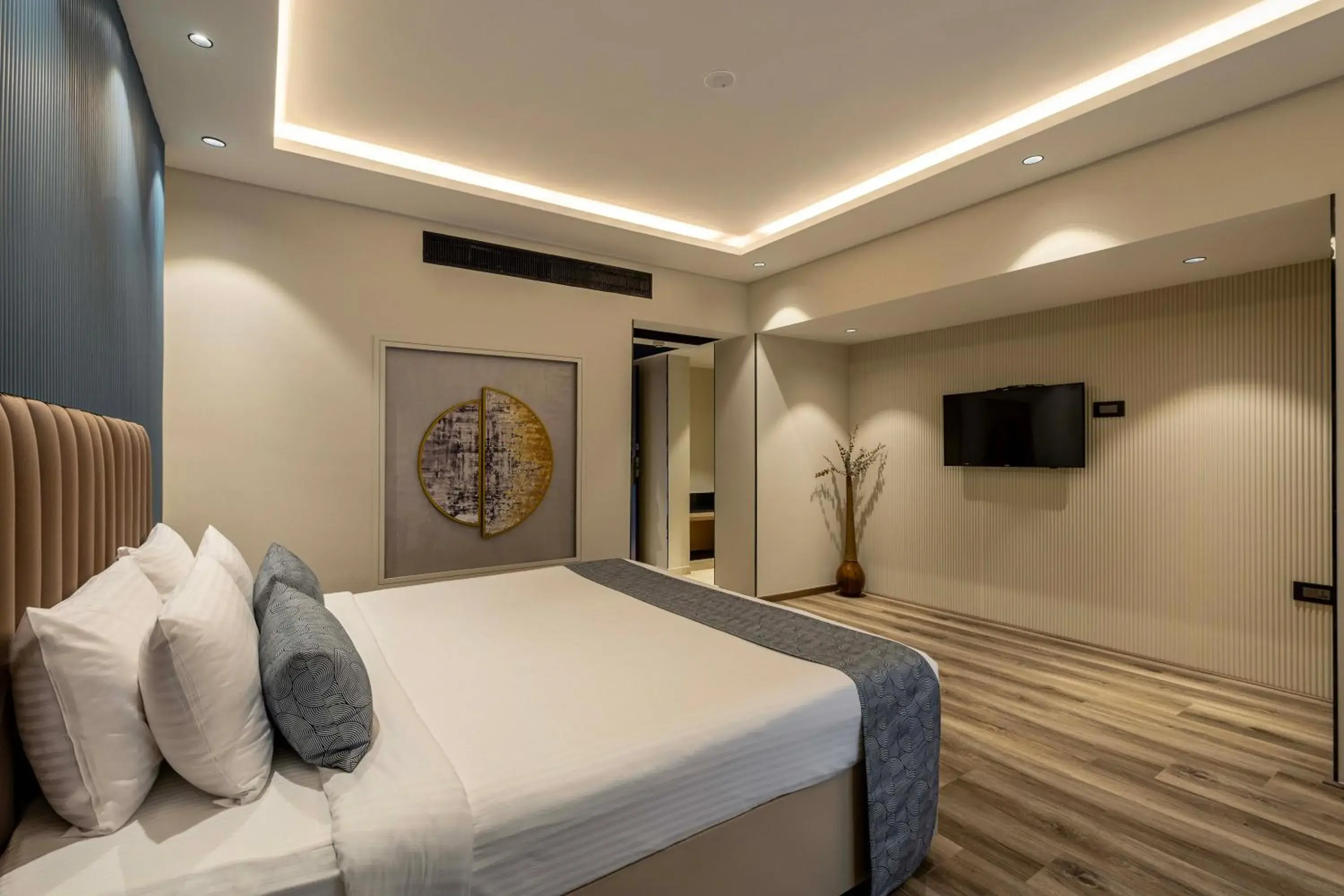 Bedroom, Bed in Citrine Bedroom, Bed in Citrine