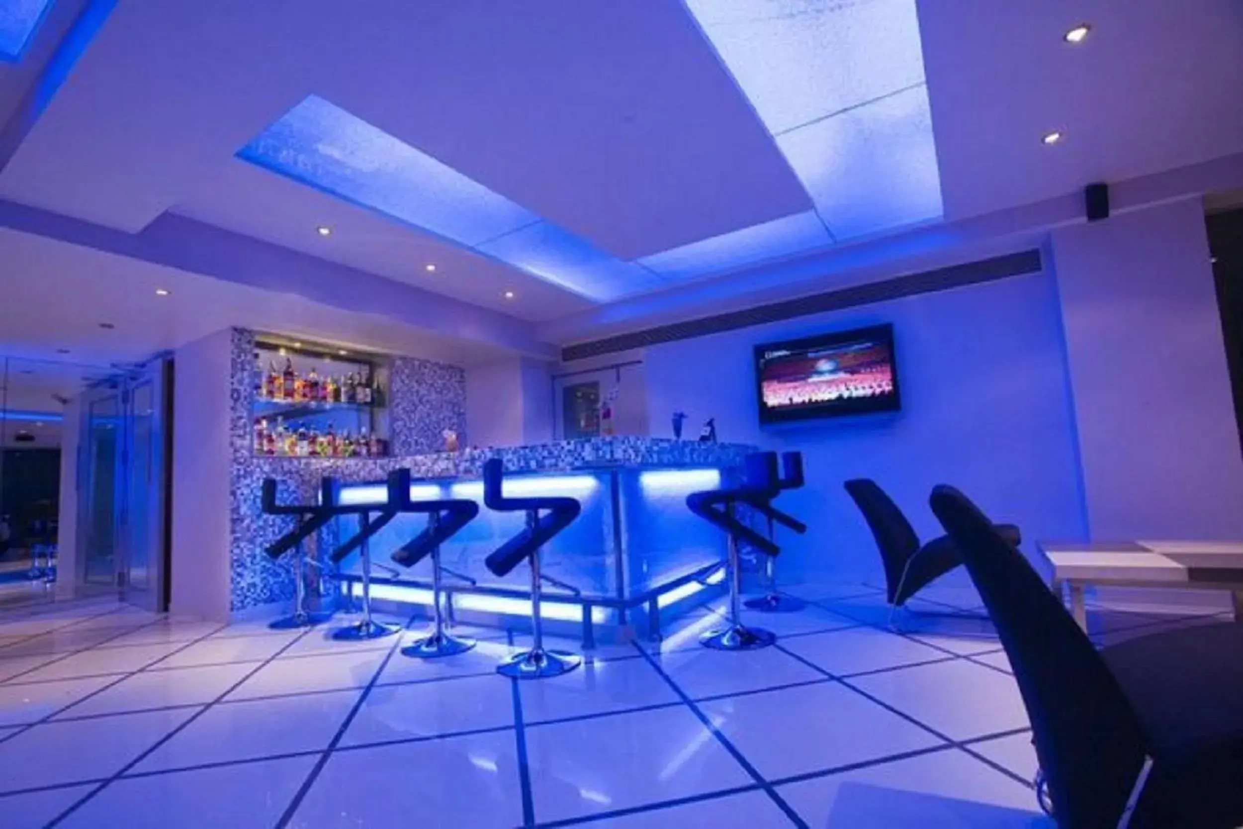 Lounge or bar in Citrine Lounge or bar in Citrine