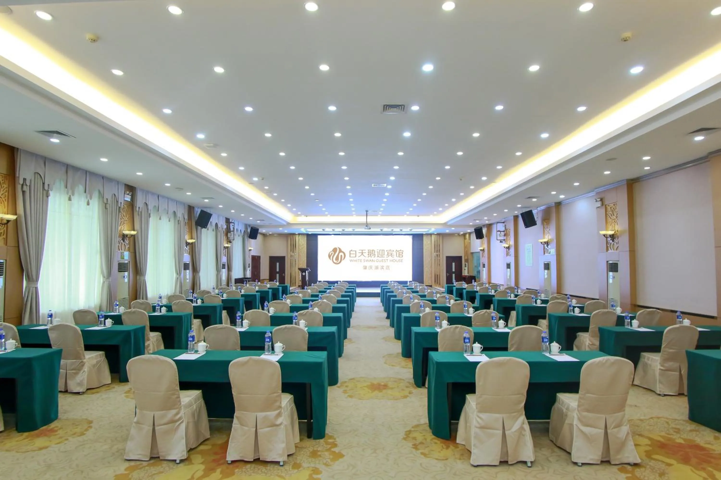 Restaurant/places to eat in White Swan Guest House