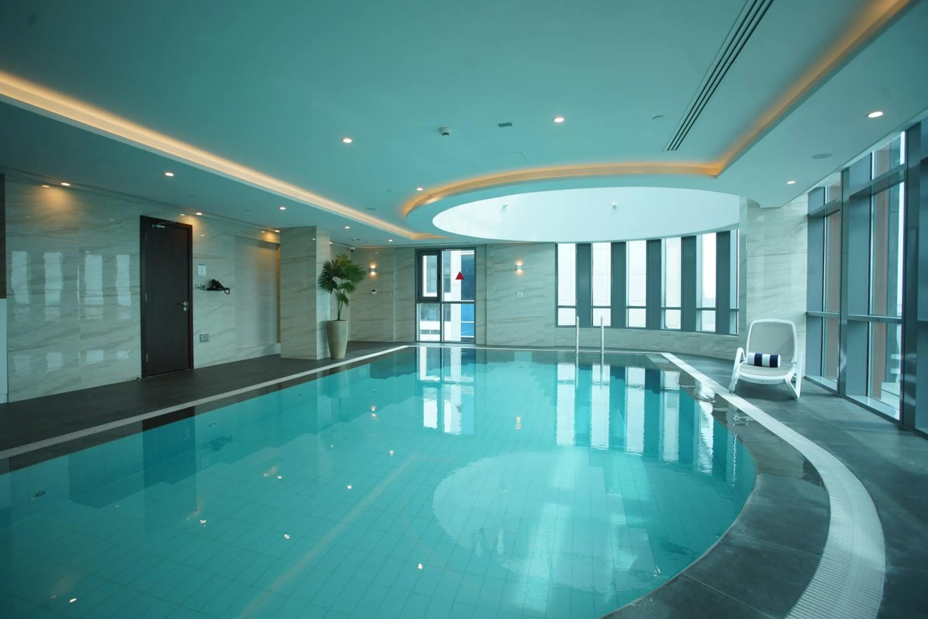 Swimming pool in C - Hotel and Suites Doha