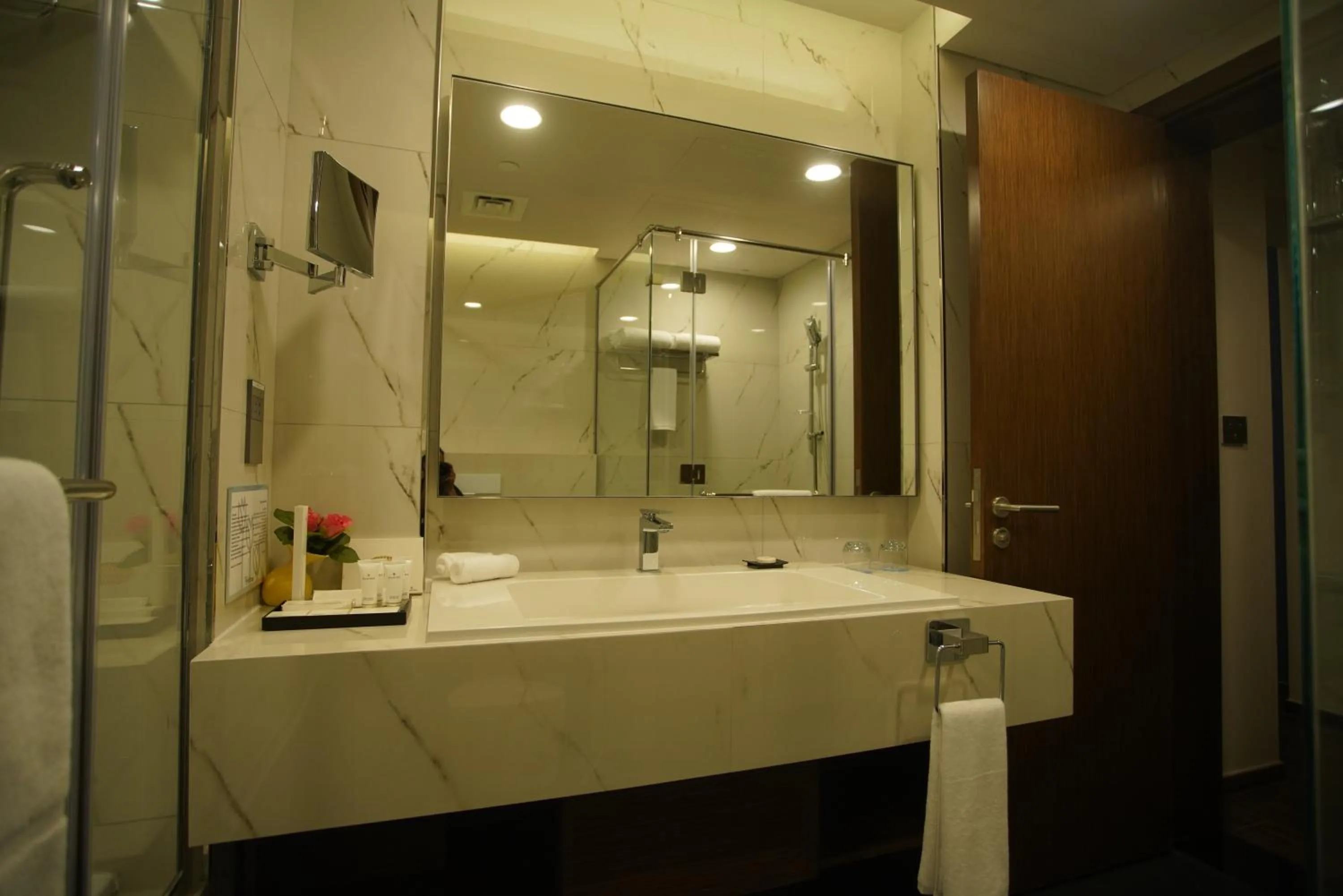 Bathroom in C - Hotel and Suites Doha