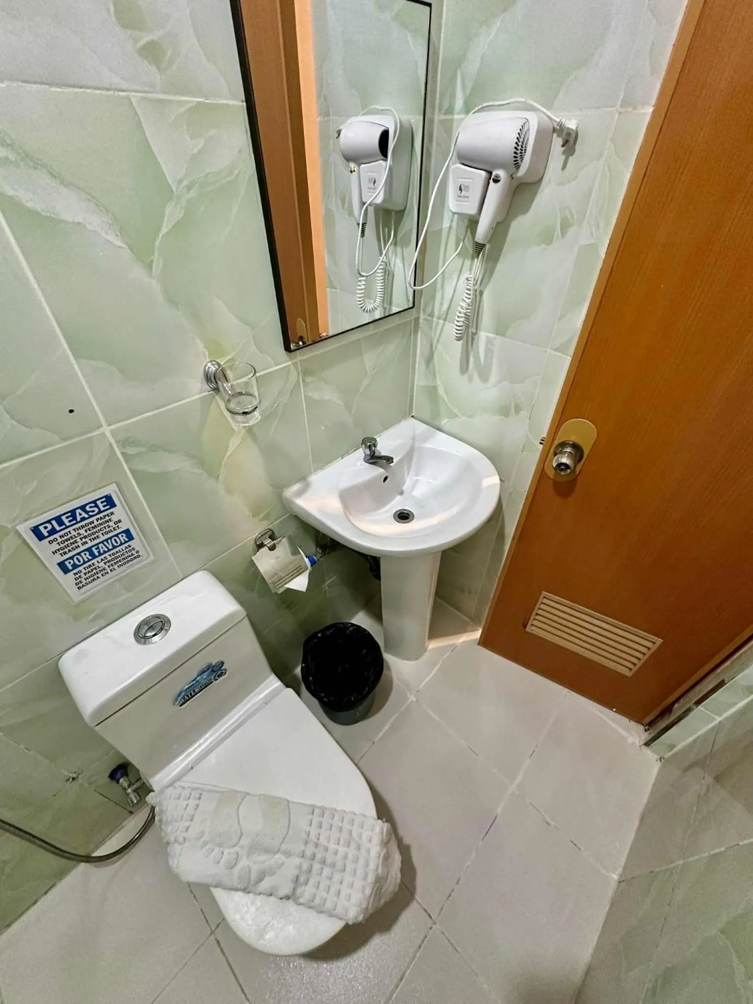 Toilet in Sophias Beach Guest House