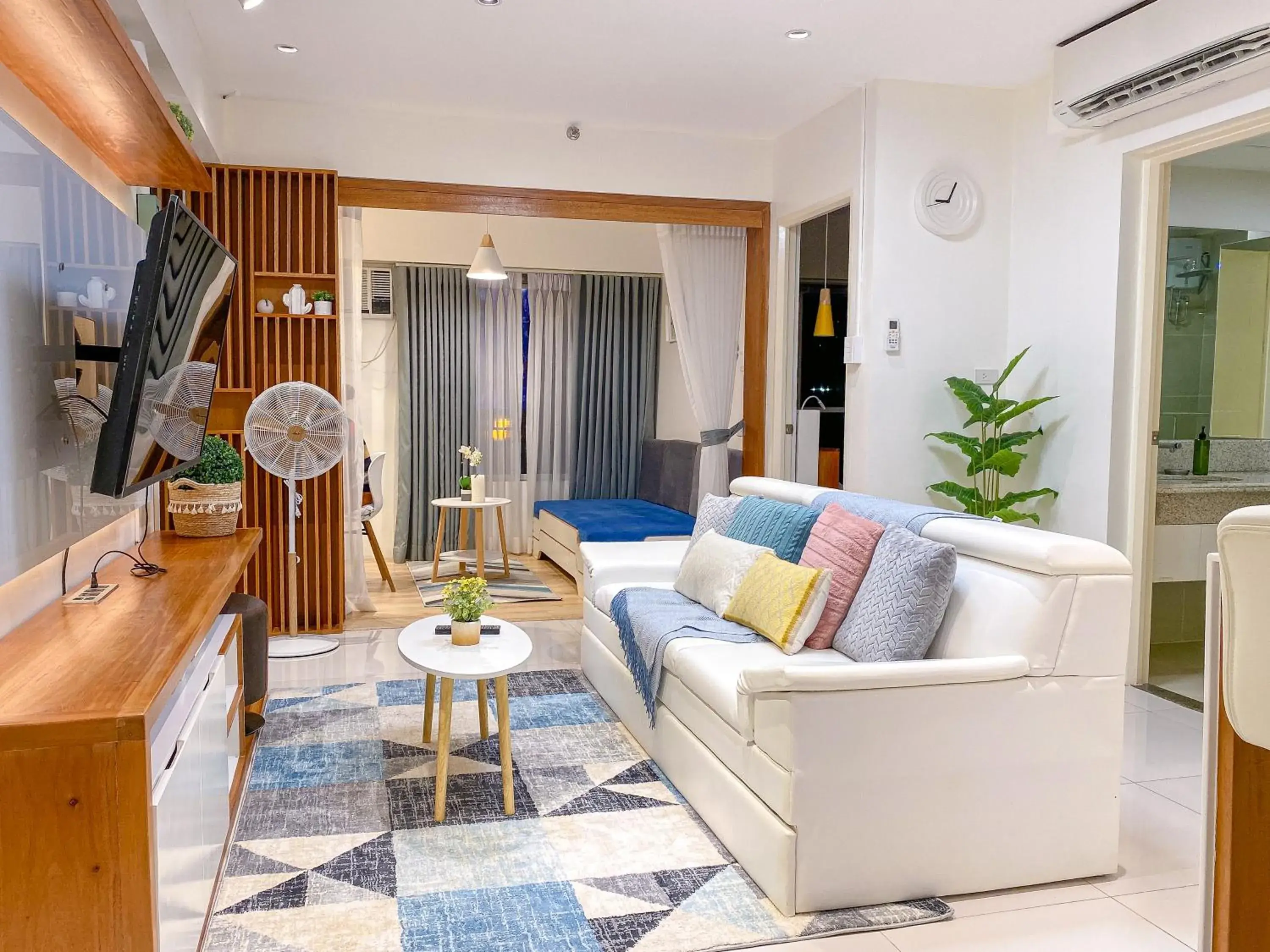 Large 1-Bedroom Condo 60sqm Makati Rockwell CBD Poblacion Large 1-Bedroom Condo 60sqm Makati Rockwell CBD Poblacion