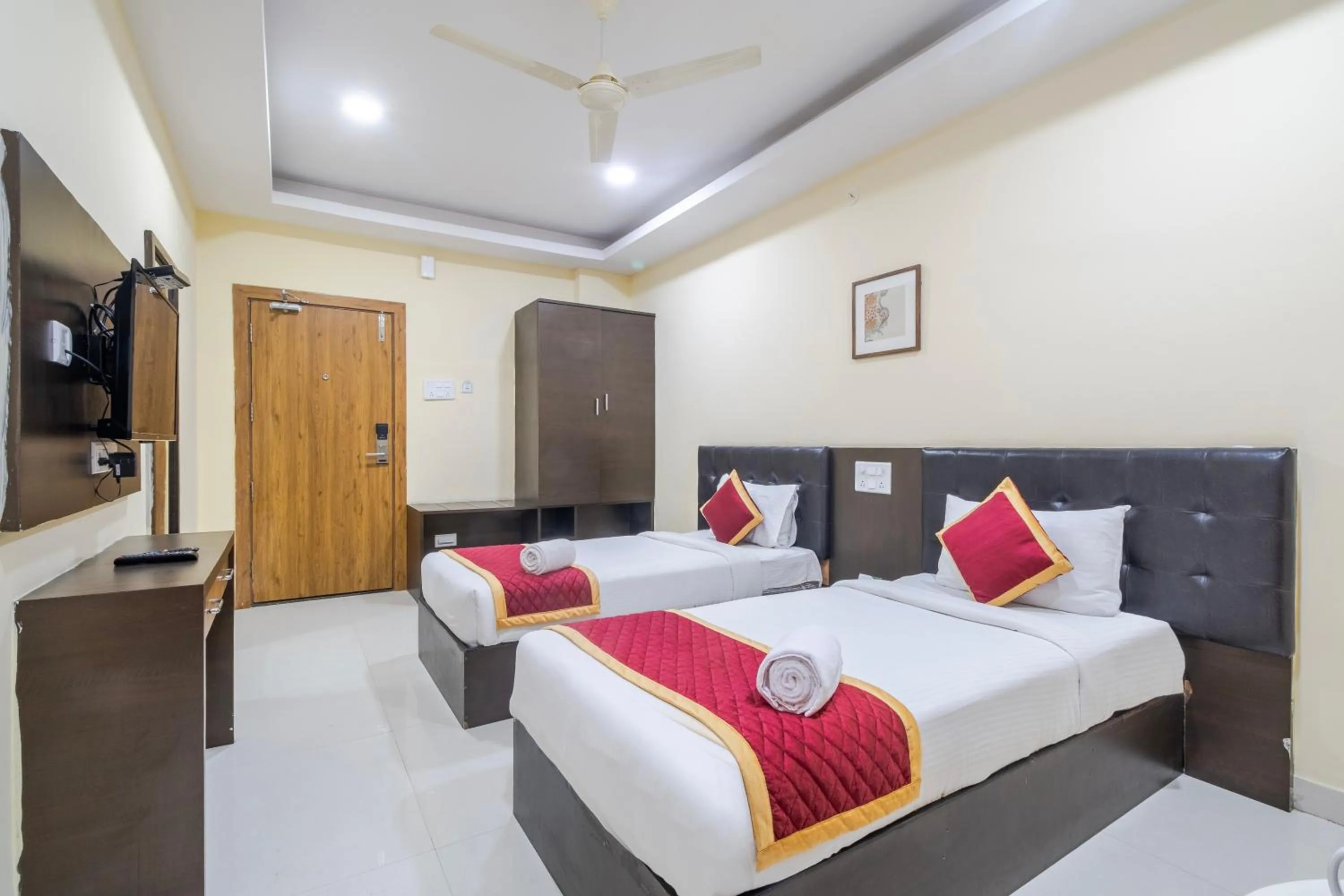 Bedroom, Bed in Lemonridge Hotels Kukatpally