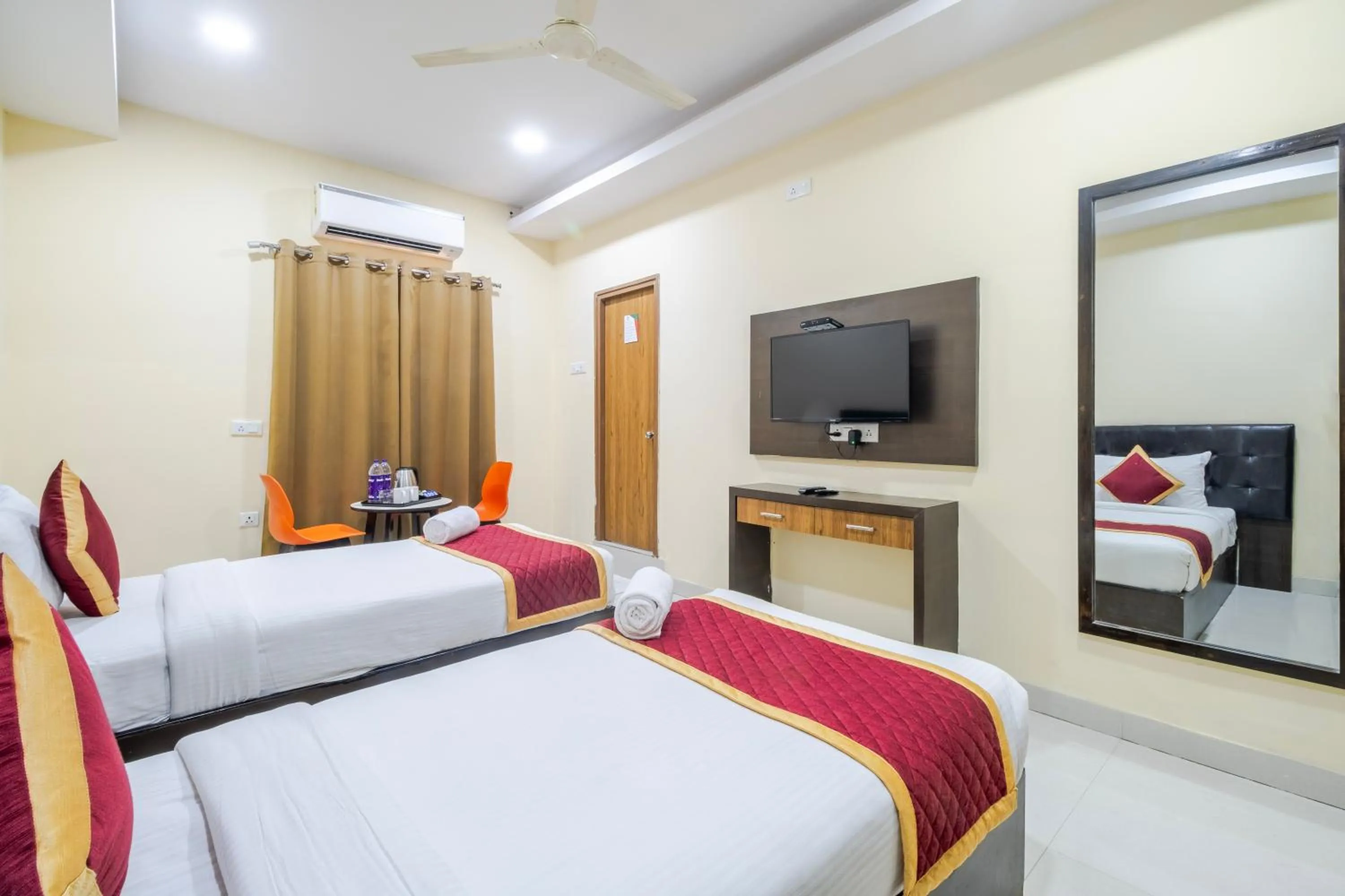 Bedroom, Bed in Lemonridge Hotels Kukatpally