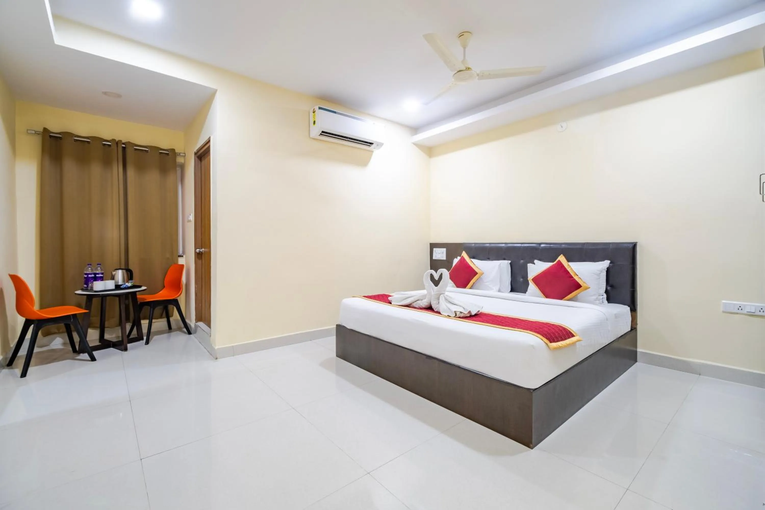 Bed in Lemonridge Hotels Kukatpally