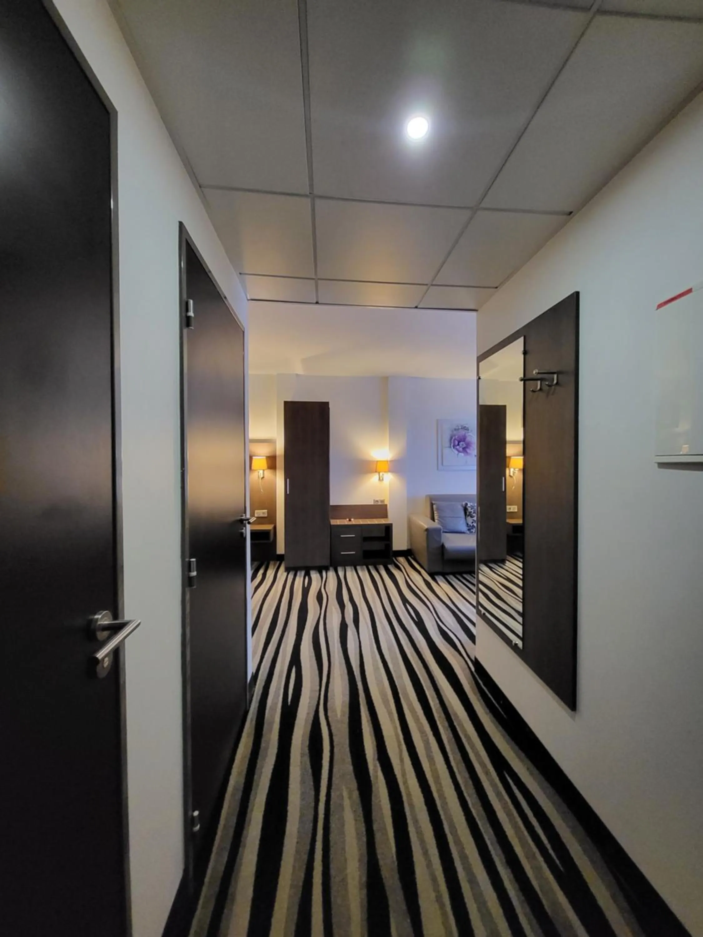 Facade/entrance in Kyriad Saint Quentin en Yvelines - Montigny