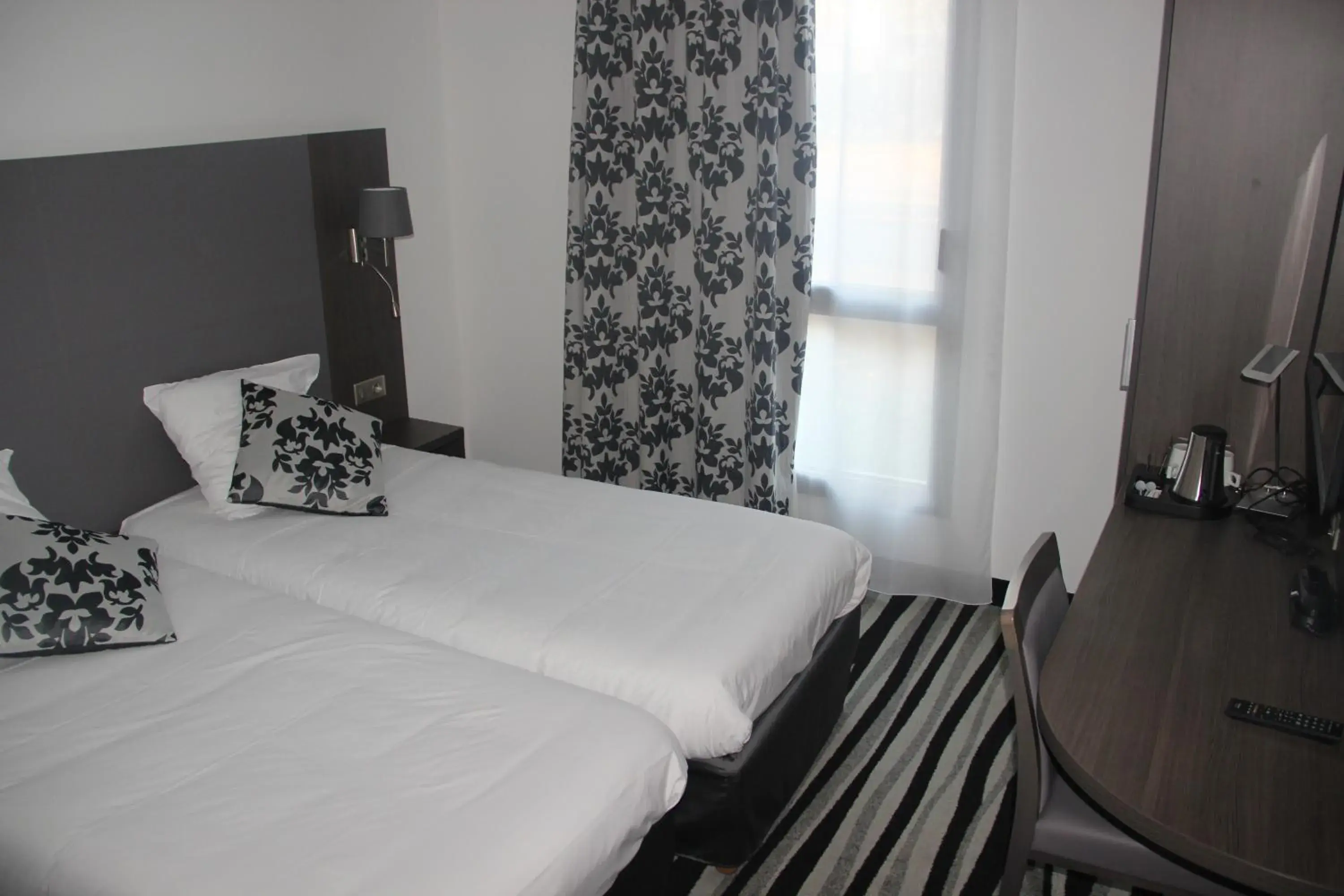 Superior Twin Room in Kyriad Saint Quentin en Yvelines - Montigny Superior Twin Room in Kyriad Saint Quentin en Yvelines - Montigny